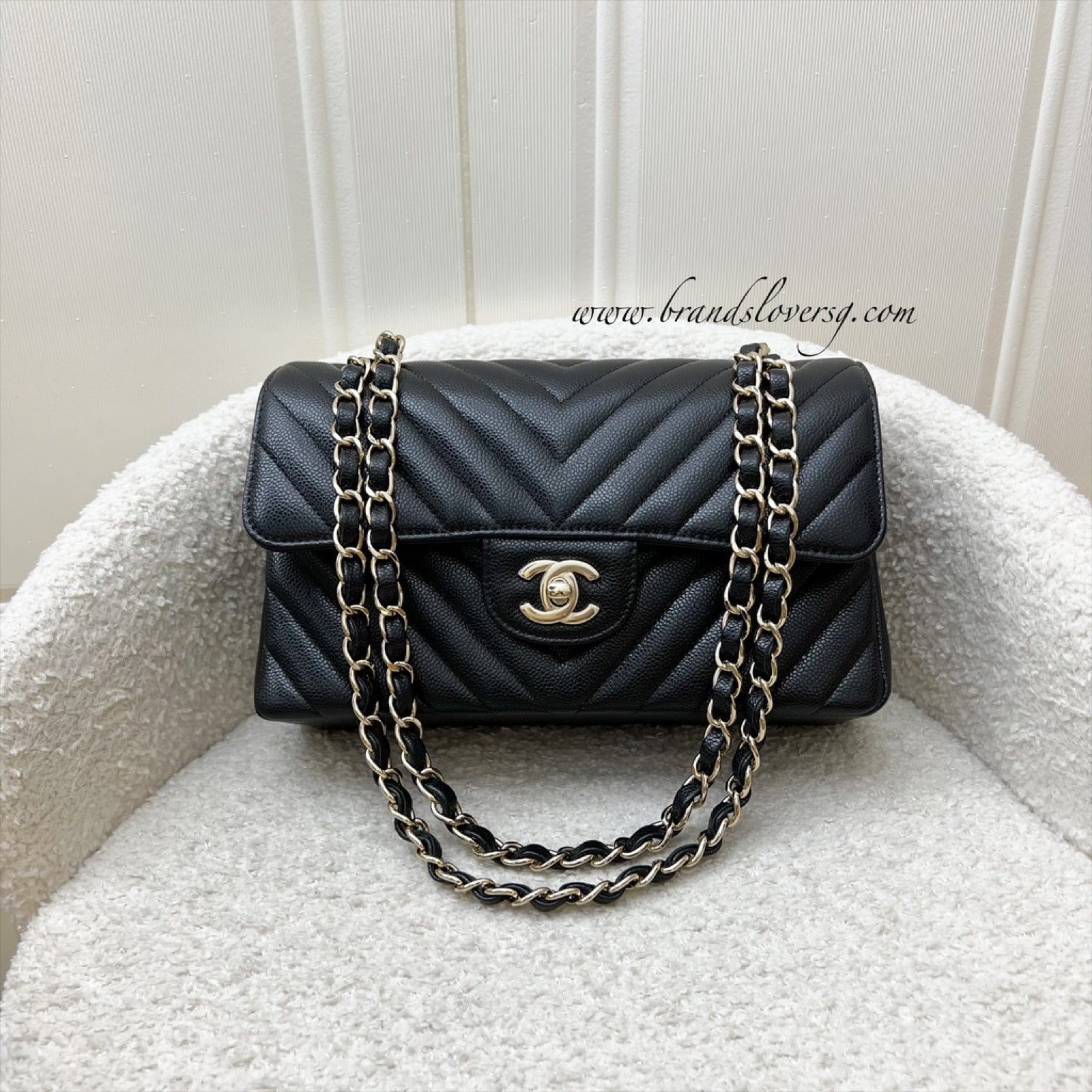 Chanel Small Classic Flap Cf in Chevron Quilted Black Caviar and Lghw ( ) Handbag