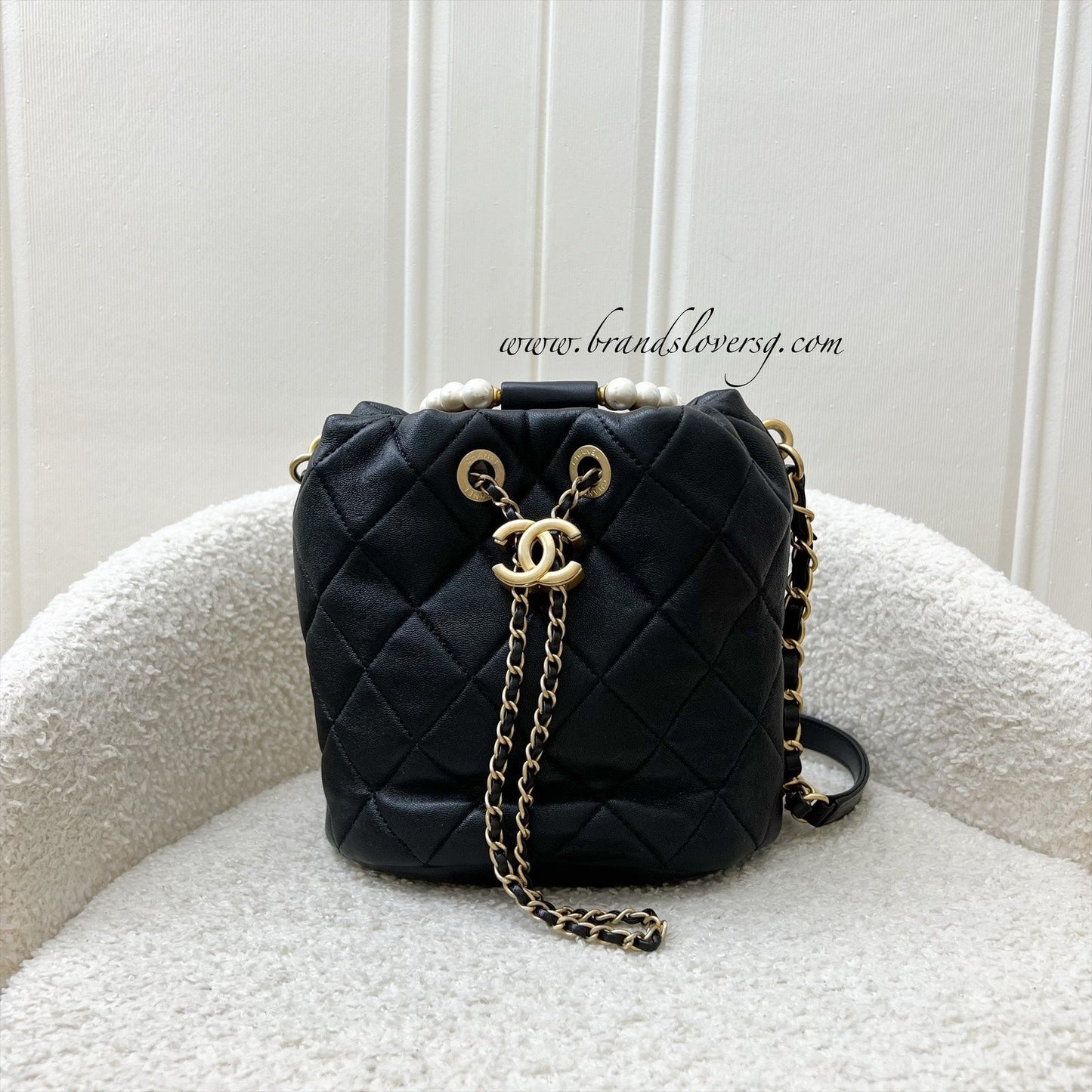Chanel Pearl Handle Mini Drawstring Bucket Bag in Black Lambskin and Aghw ( )