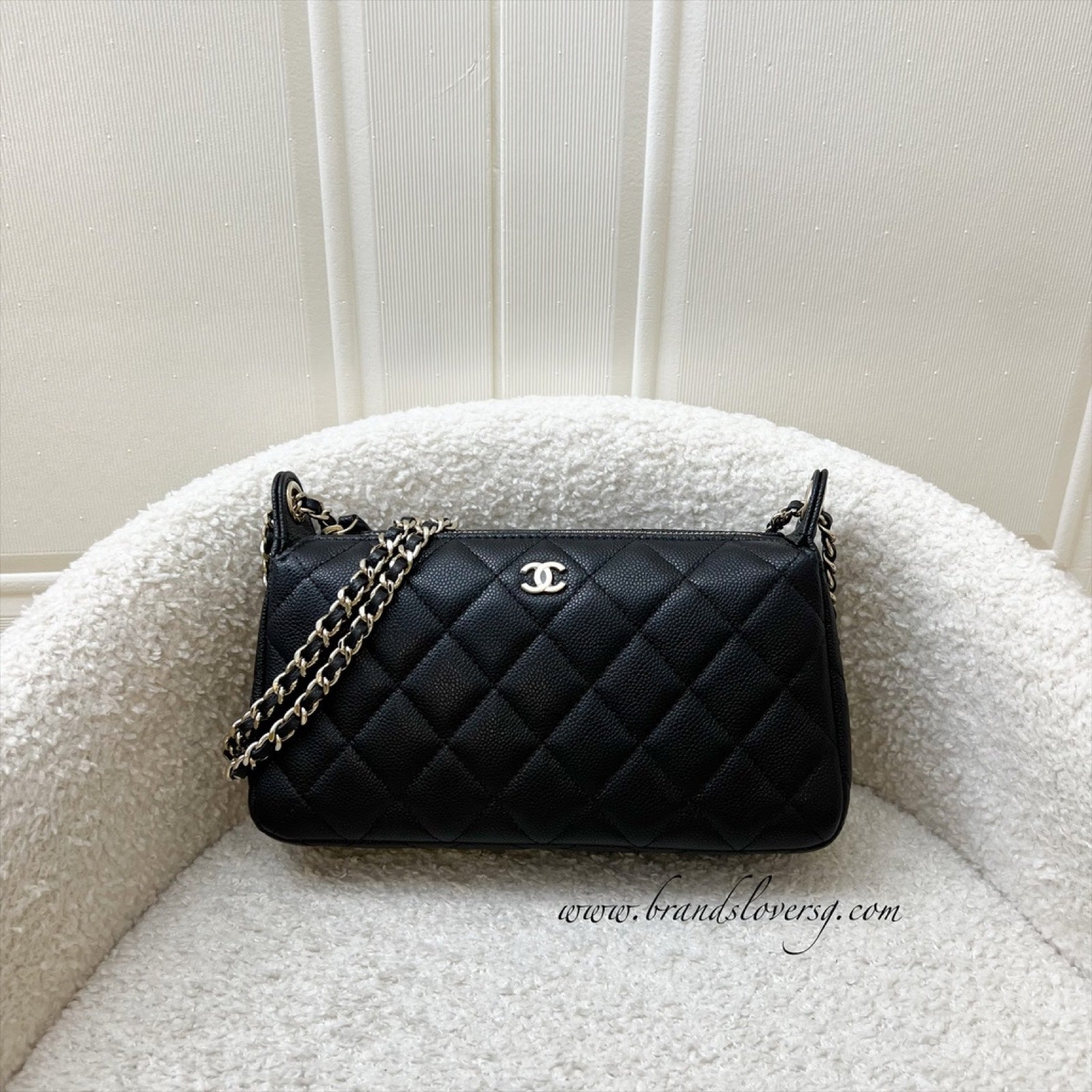 Chanel 25A Clutch on Chain in Black Caviar and Lghw ( )