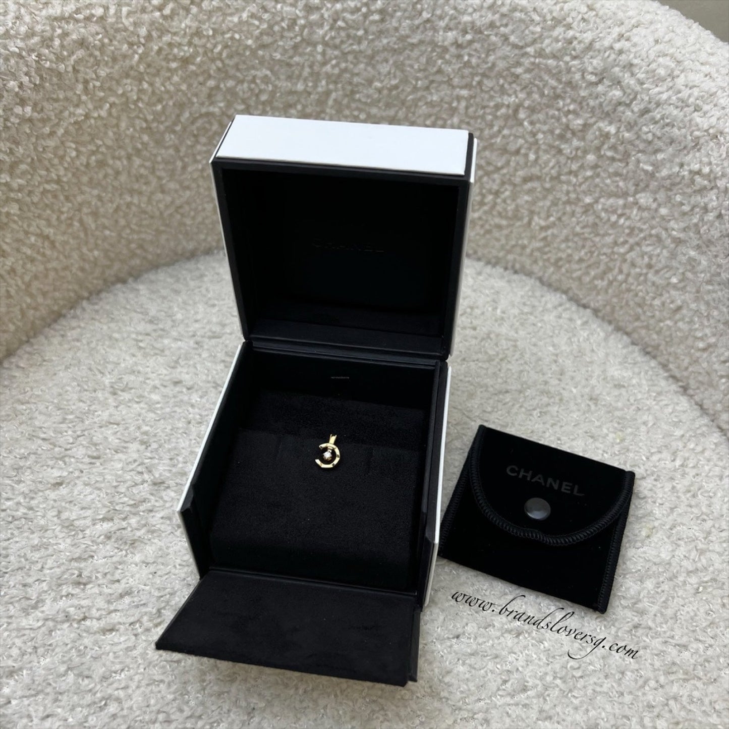 Chanel Coco Single Earring Clip in 18K Yellow Gold with 1 Diamond ( )
