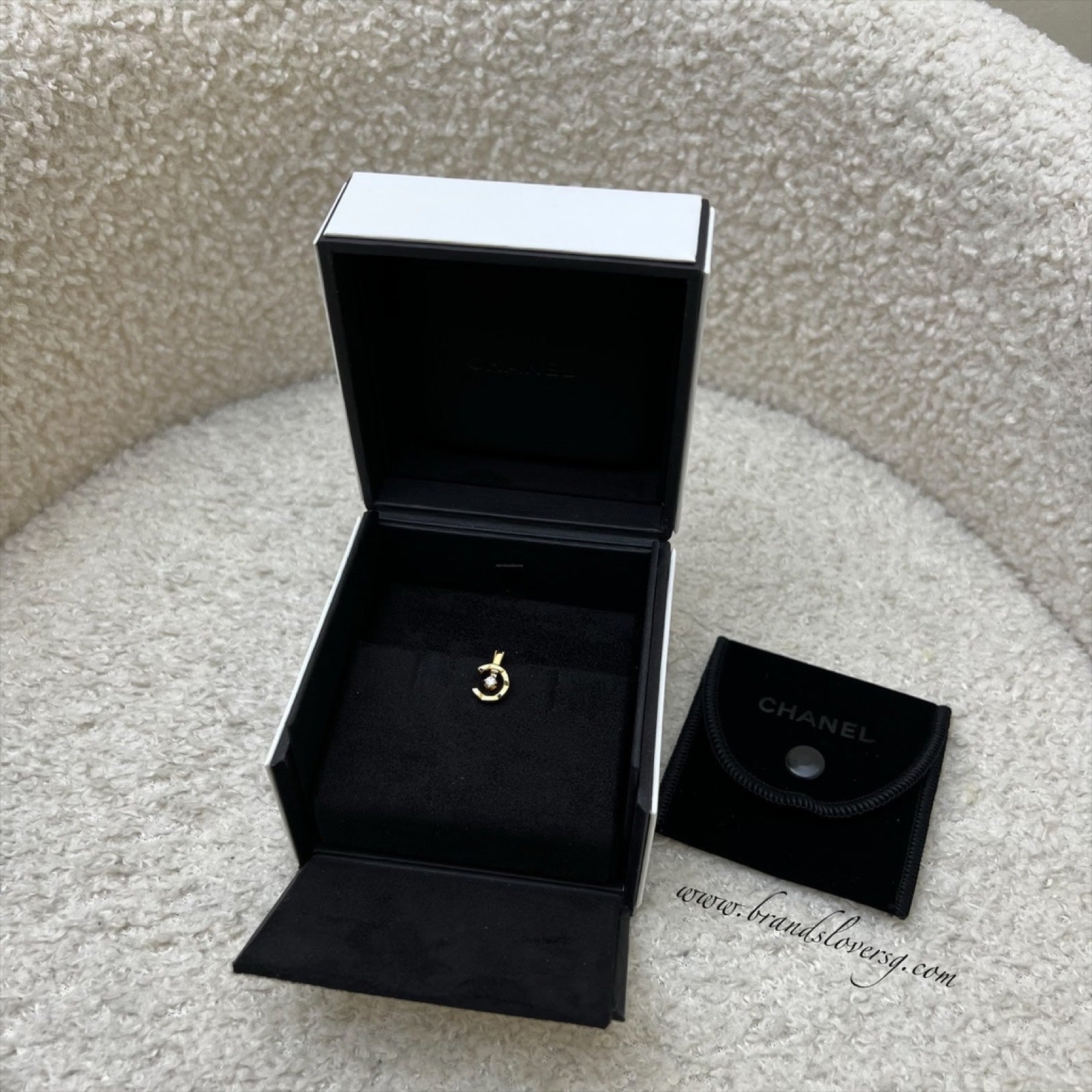 Chanel Coco Single Earring Clip in 18K Yellow Gold with 1 Diamond ( )