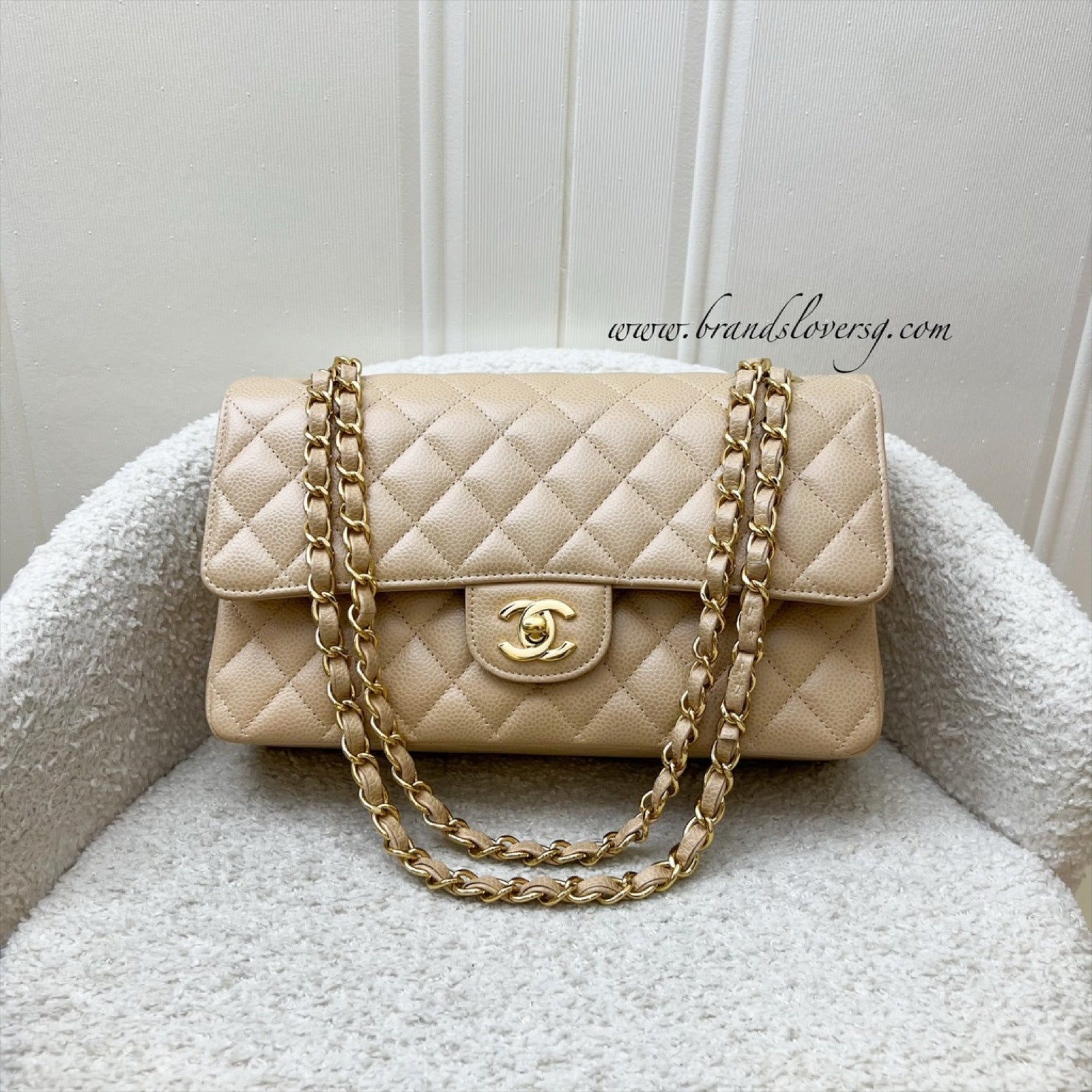 Chanel Medium Classic Flap Cf in Beige Caviar and Ghw Handbag
