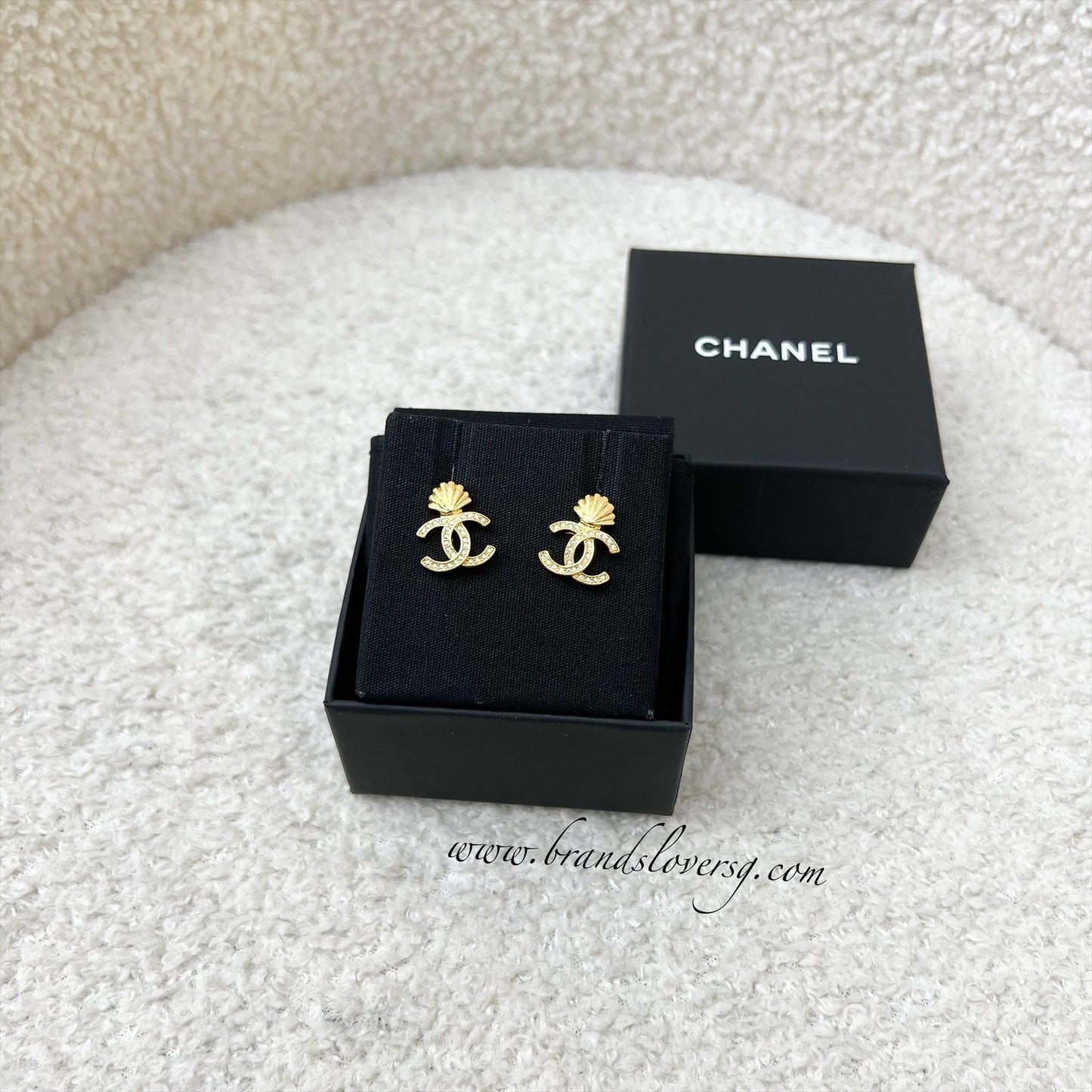 Chanel CC with Seashell Earrings with Crystals in Ghw