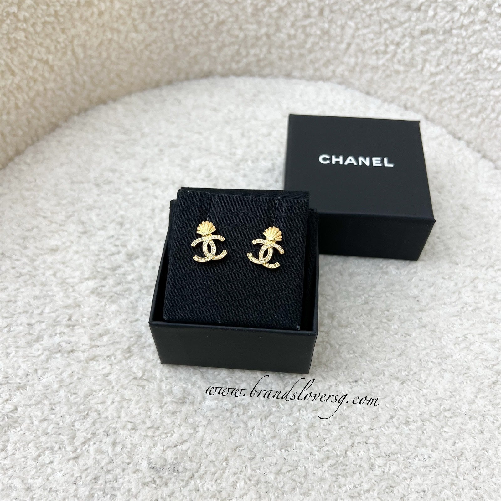Chanel CC with Seashell Earrings with Crystals in Ghw