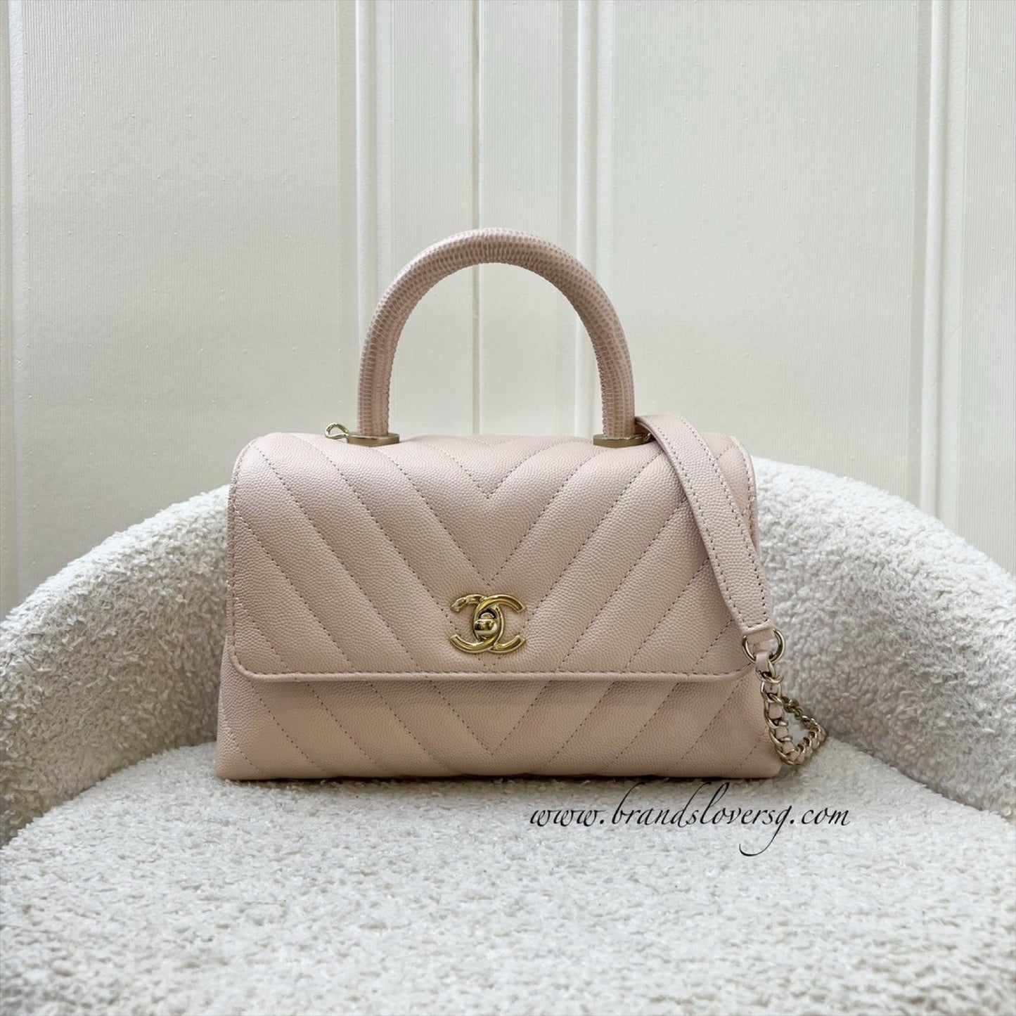 Chanel Small Coco Handle in 20A Chevron Quilted Beige Pink Caviar and Lghw Handbag