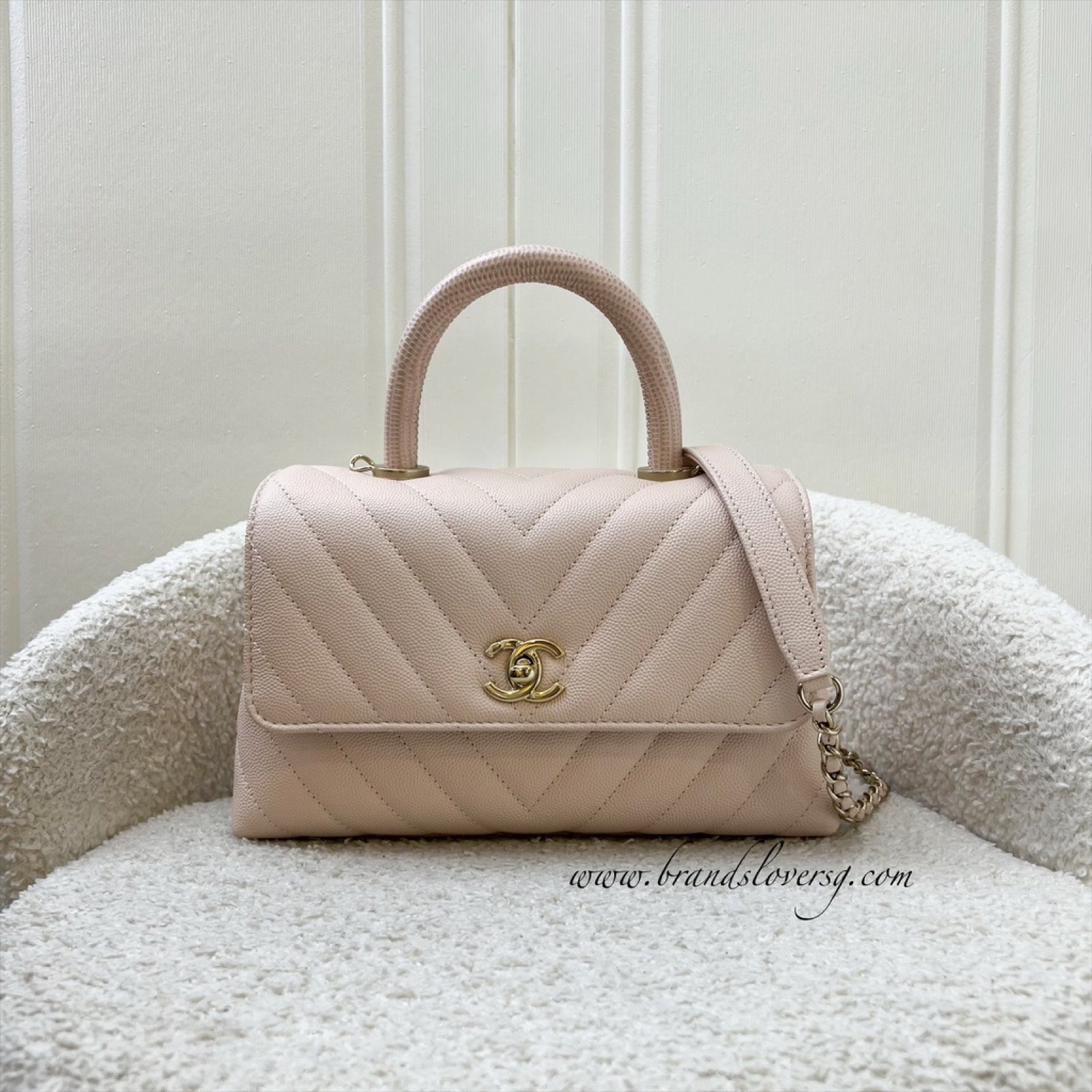 Chanel Small Coco Handle in 20A Chevron Quilted Beige Pink Caviar and Lghw Handbag