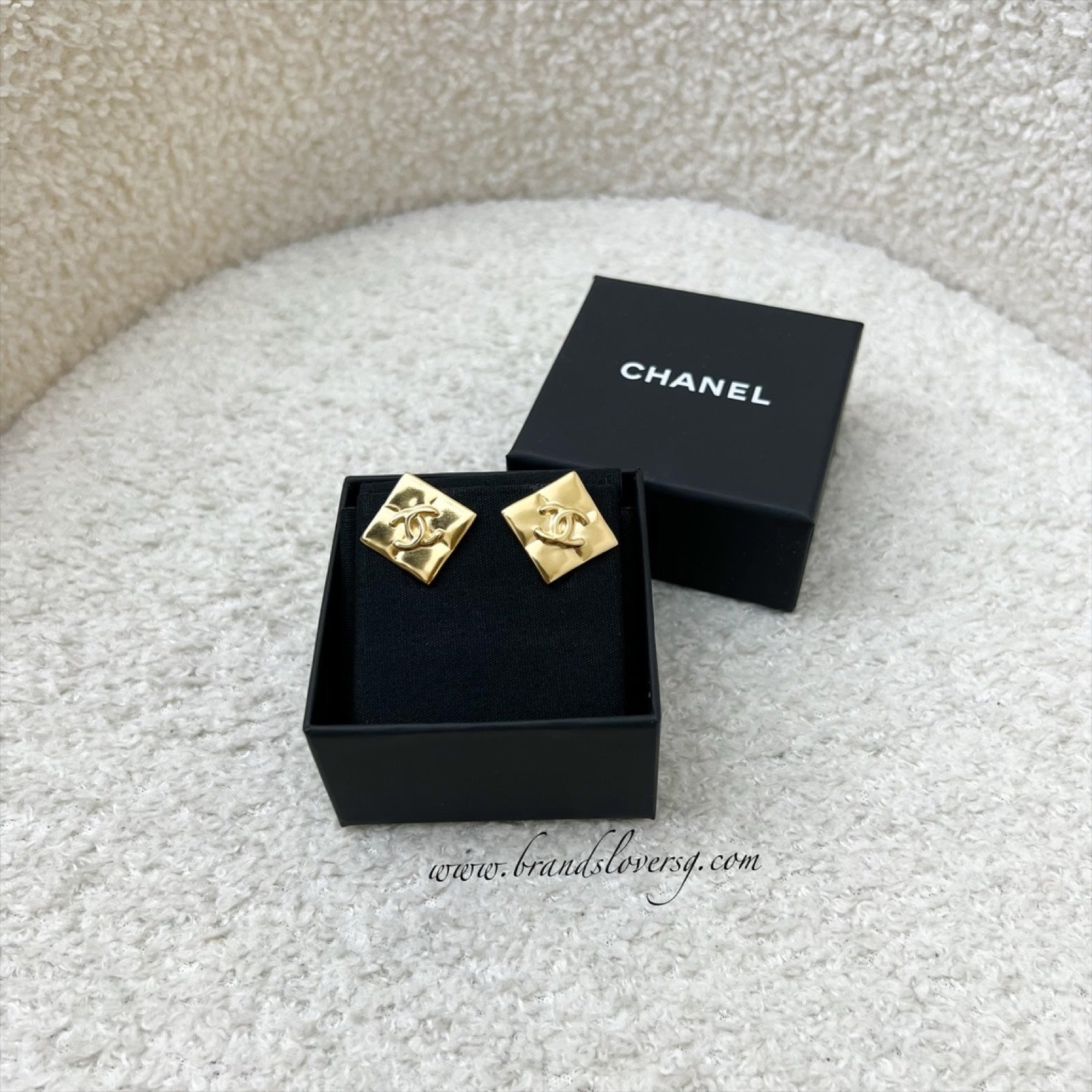 Chanel 24K Square CC Earrings in Ghw ( )