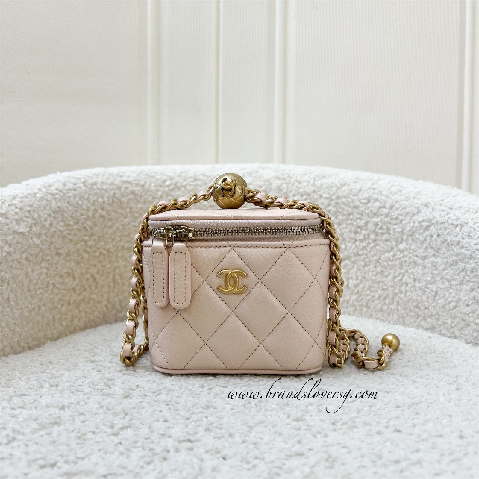 Chanel Pearl Crush Mini Cube Vanity in 22C Beige Lambskin and Aghw Handbag