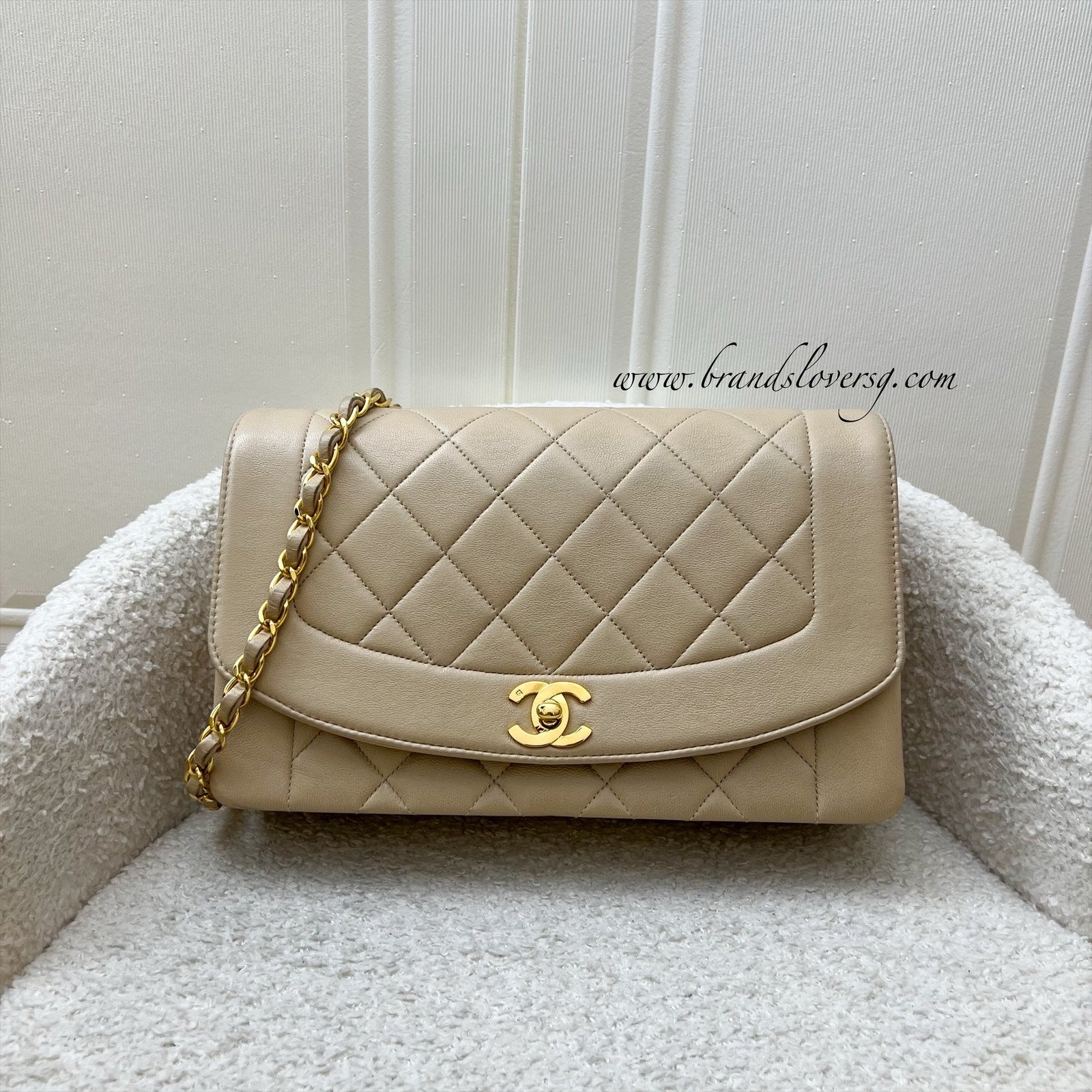 Chanel Medium Diana Flap in Beige Lambskin and 24K Ghw Handbag