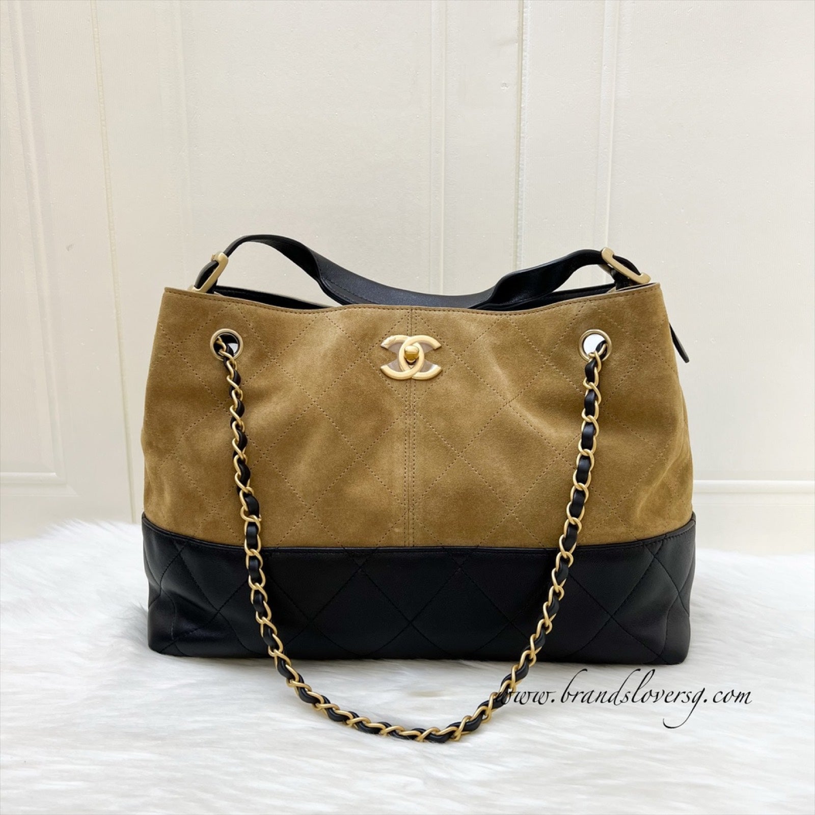 Chanel 25A Two Tone Tote Bag in Light Brown Suede,black Calfskin and Aghw