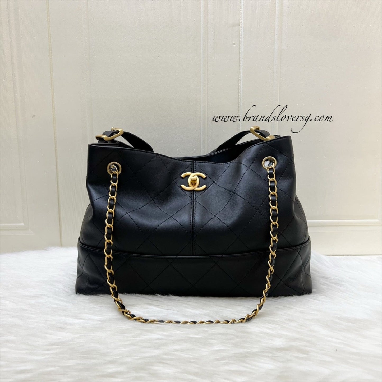 Chanel 25A Tote / Shopping Bag in Black Leather and Aghw ( )