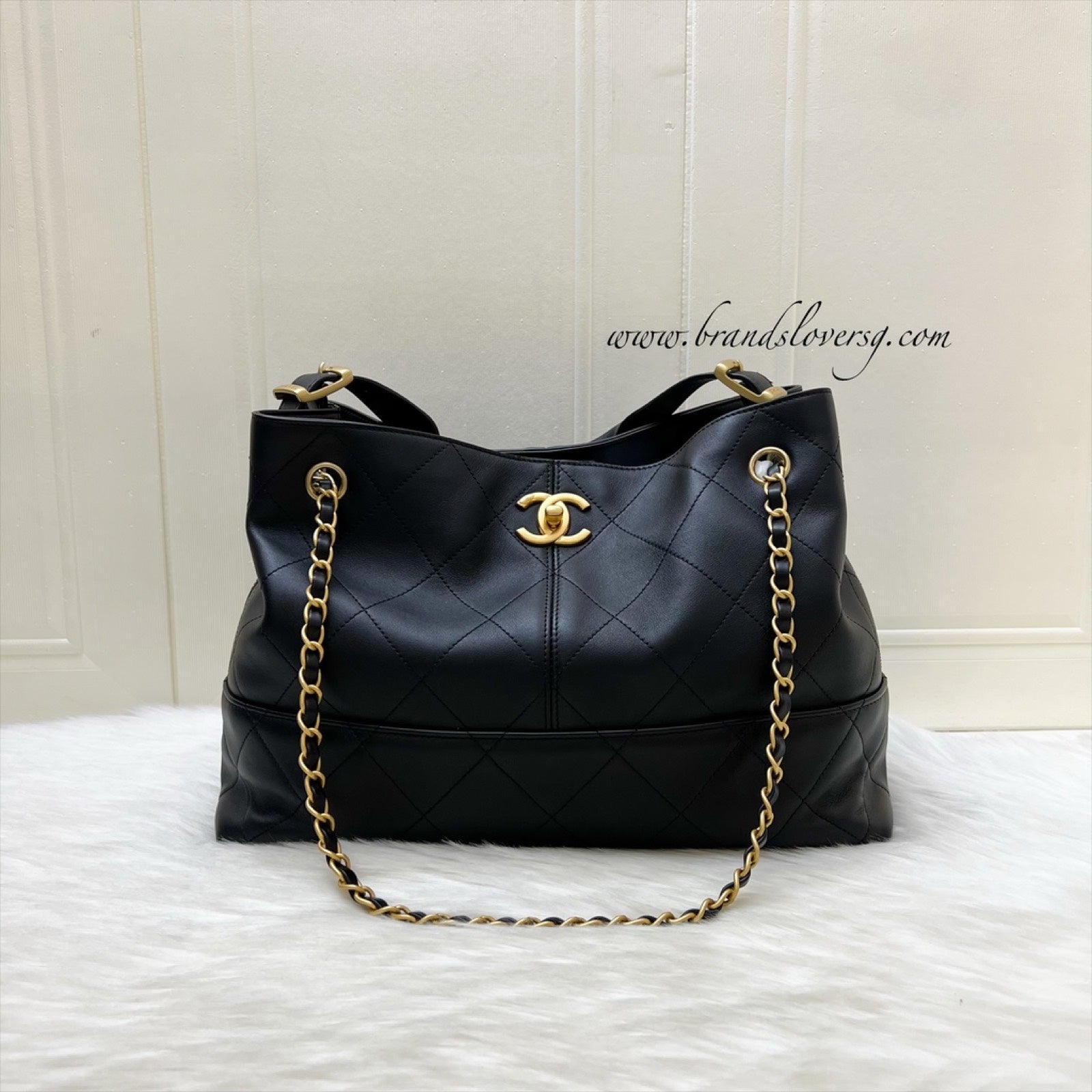 Chanel 25A Tote / Shopping Bag in Black Leather and Aghw ( )