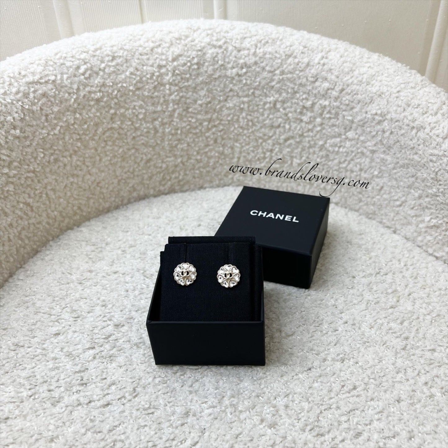 Chanel 25B Round Earrings with Crystals in Lghw