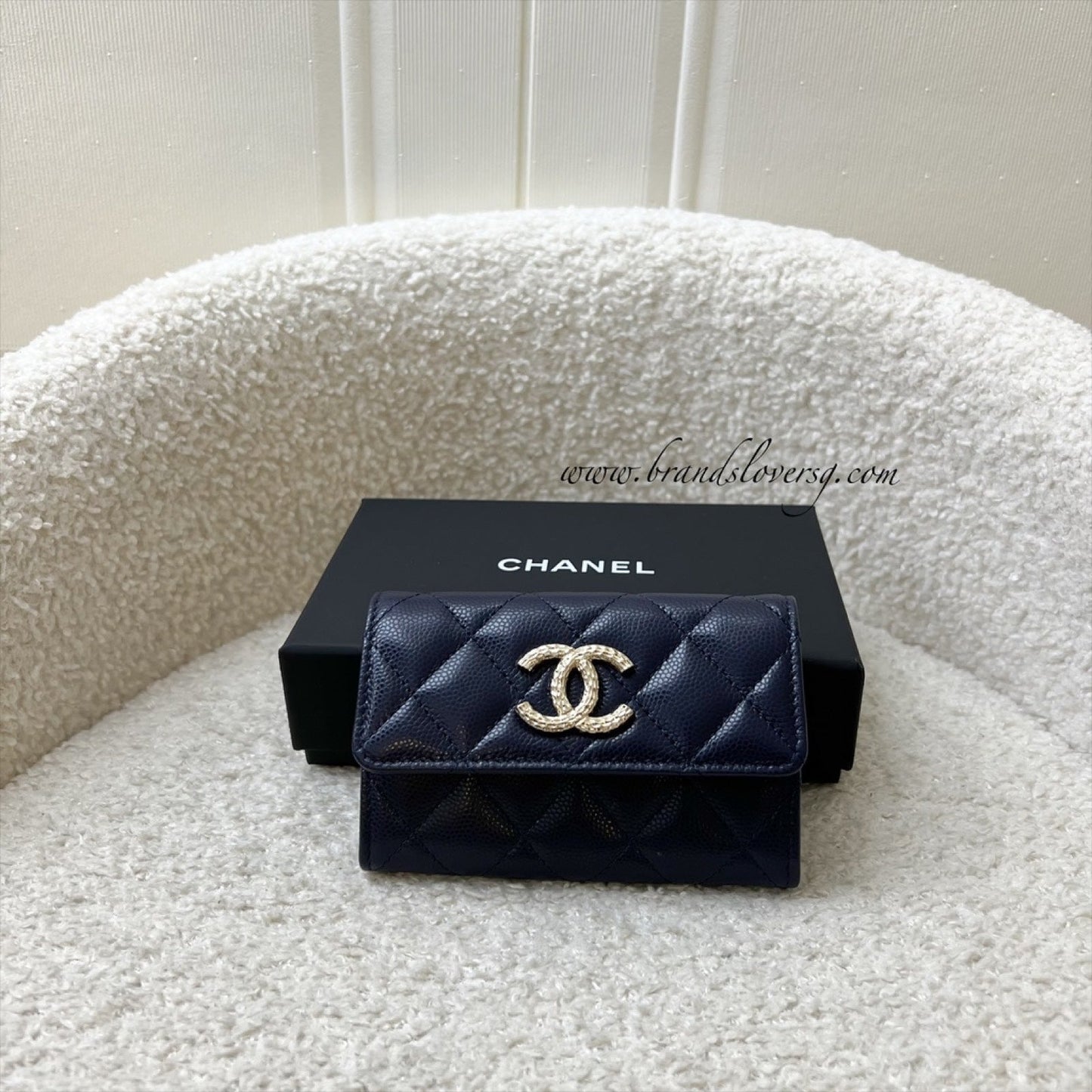 Chanel Seasonal Snap Card Holder in Navy Caviar and Lghw Handbag
