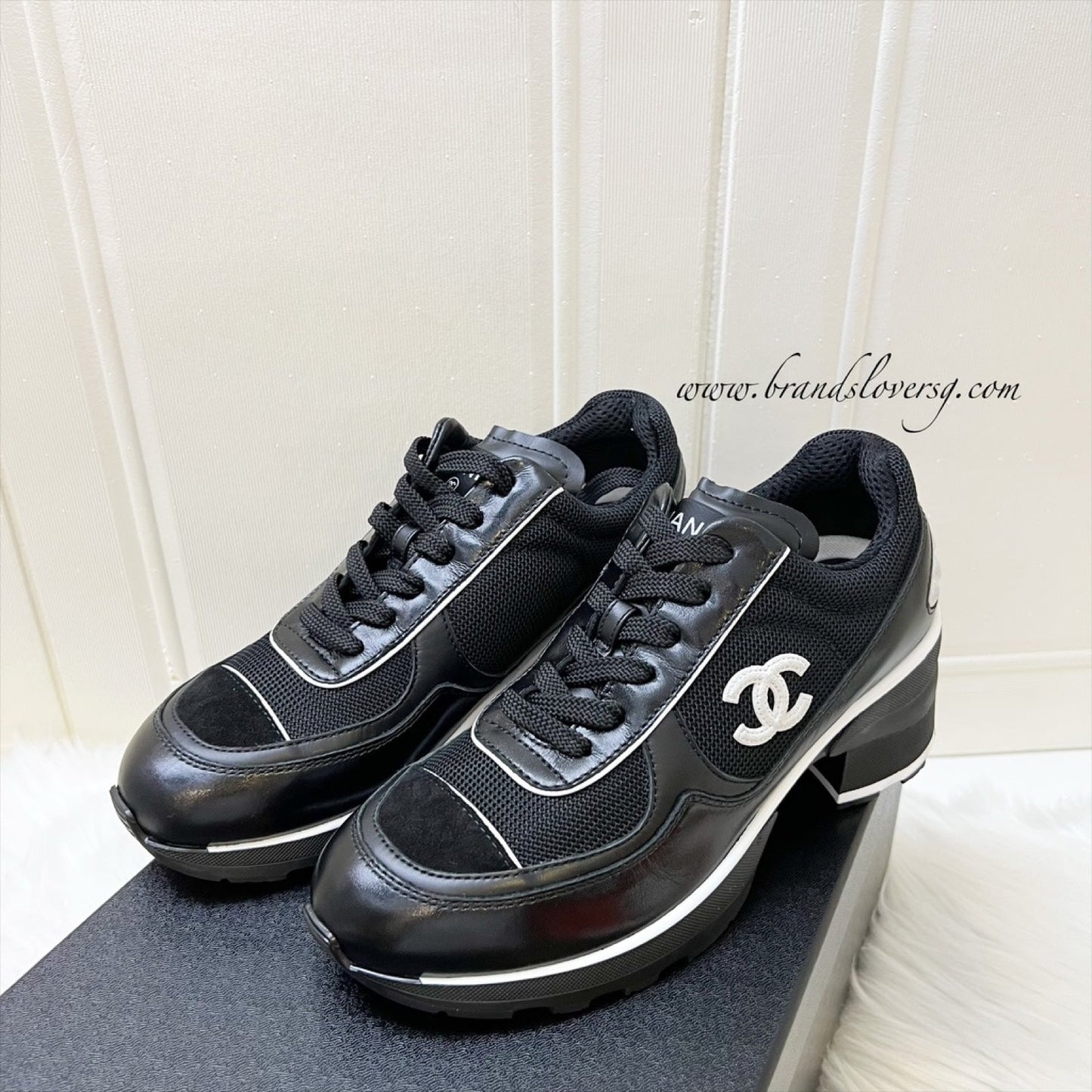 Chanel 25K Sneakers In Black Mixed Fibers And Shiny Calfskin With White Logo And Trimmings Sz 38.5 ( )