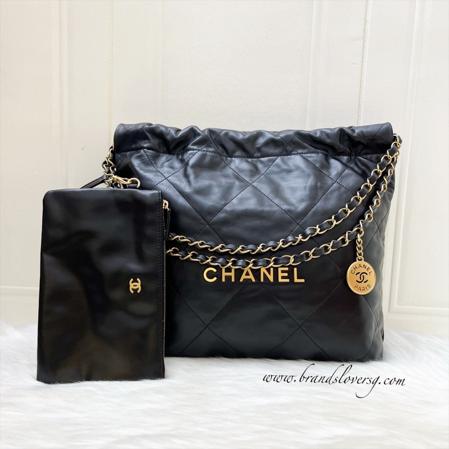 Chanel 22 Small Hobo Bag in Black Shiny Calfskin and Aghw ( )