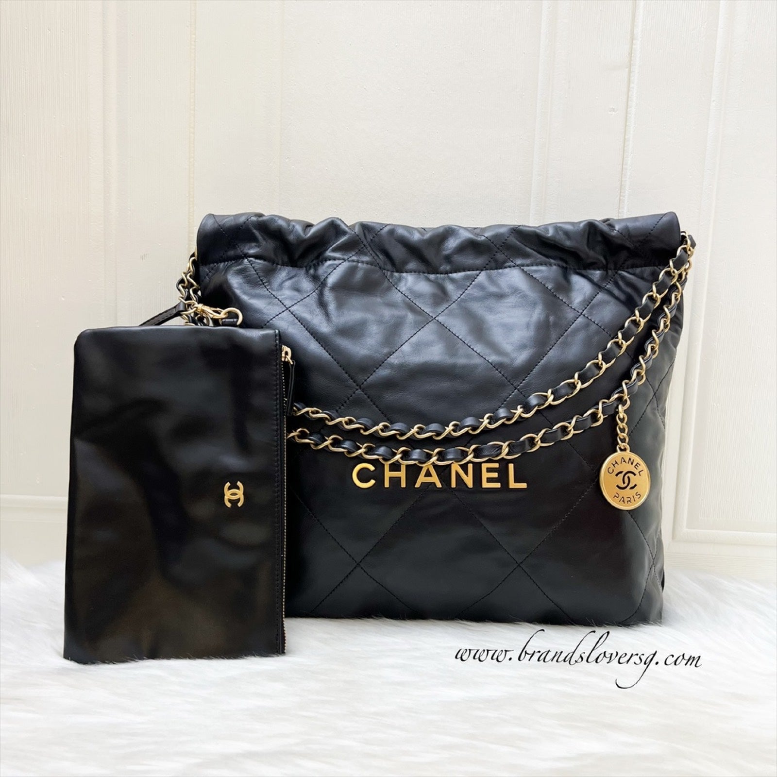 Chanel 22 Small Hobo Bag in Black Shiny Calfskin and Aghw ( )