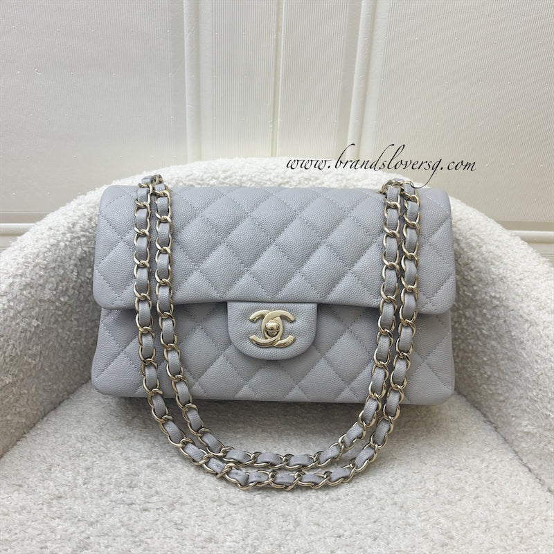 Chanel Small Classic Flap Cf in 21A Dove Grey Caviar and Lghw Handbag