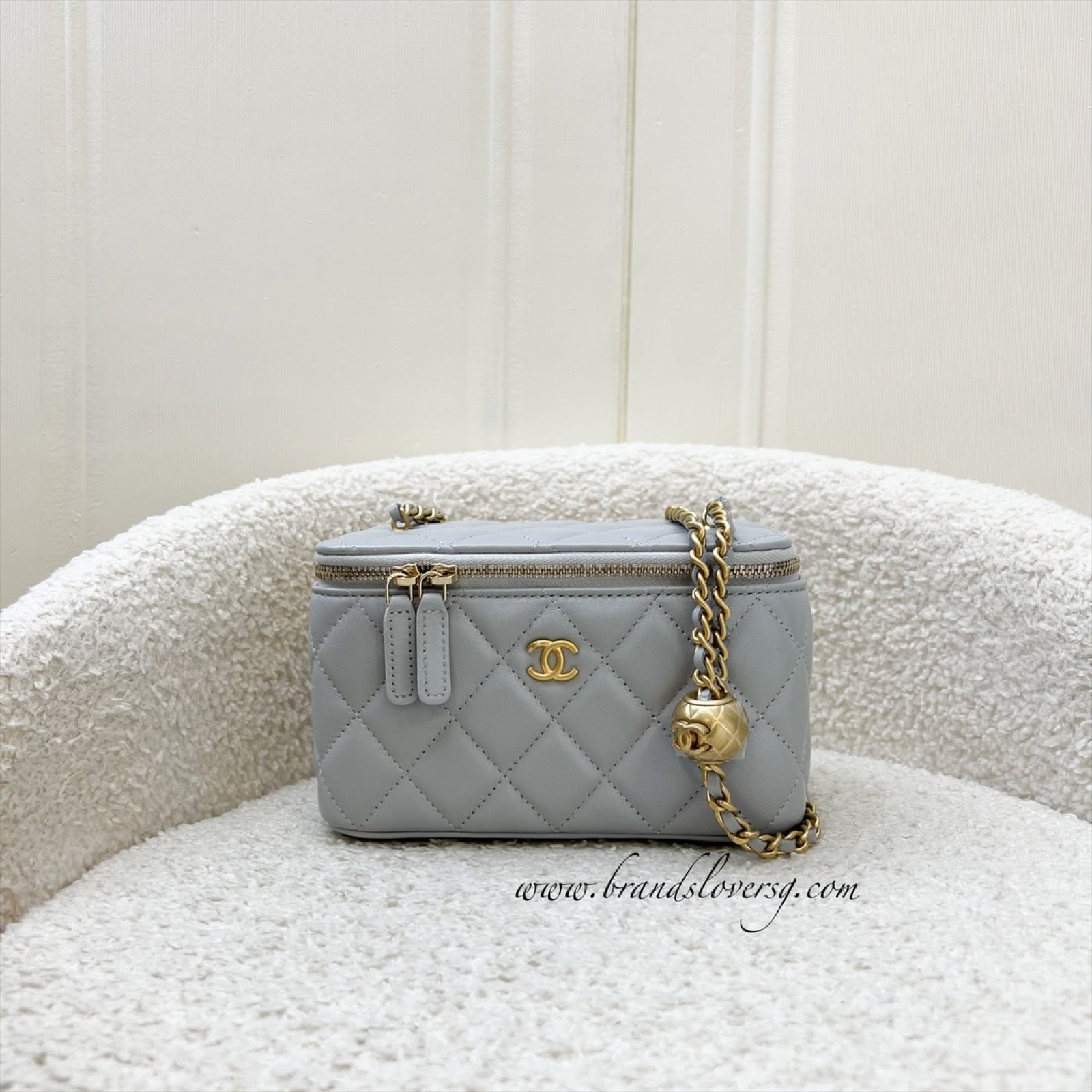 Chanel Pearl Crush Small Vanity In Grey Lambskin And Aghw (model: AP2303)