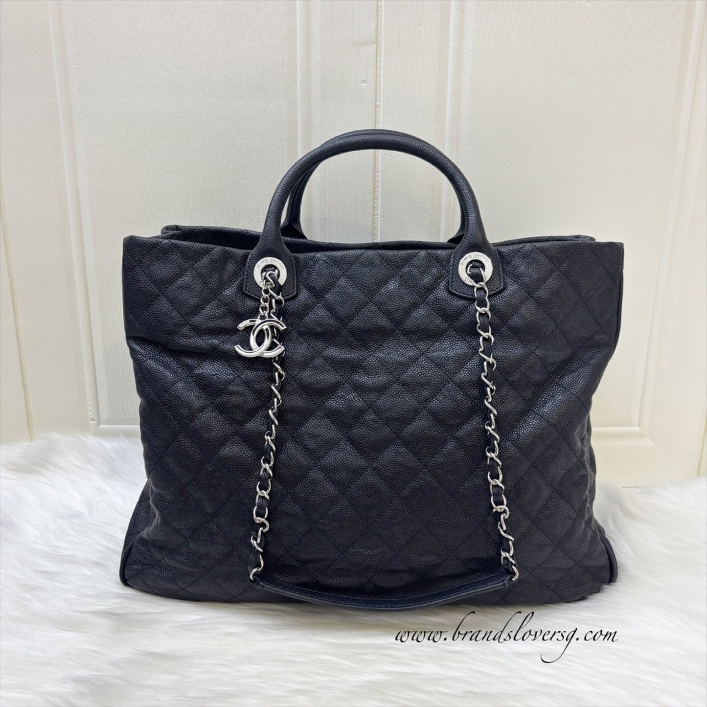 Chanel Seasonal Large Tote with CC Logo Charm in Black Caviar and SHW (Model: A68454)
