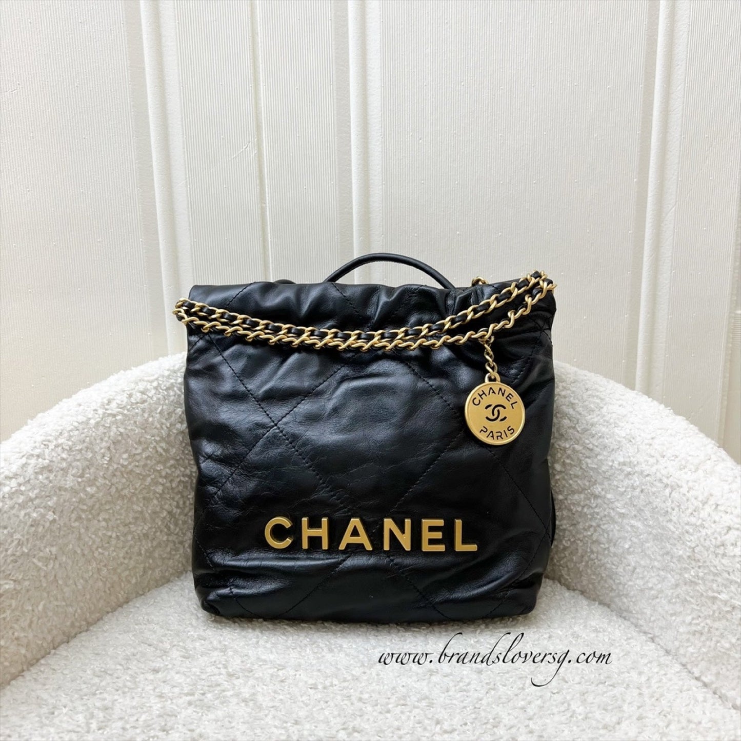 Chanel 22 Mini Hobo Handbag in Black Shiny Calfskin and Aghw