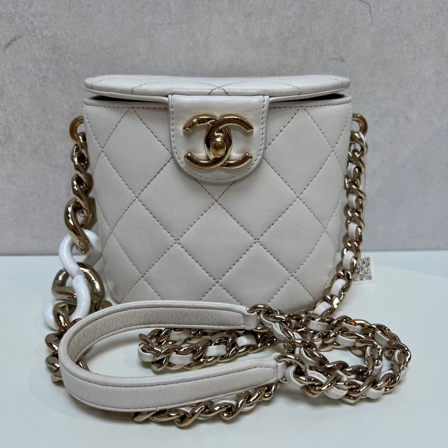 Chanel Elegant Chain Vanity Case - Crossbody Bags