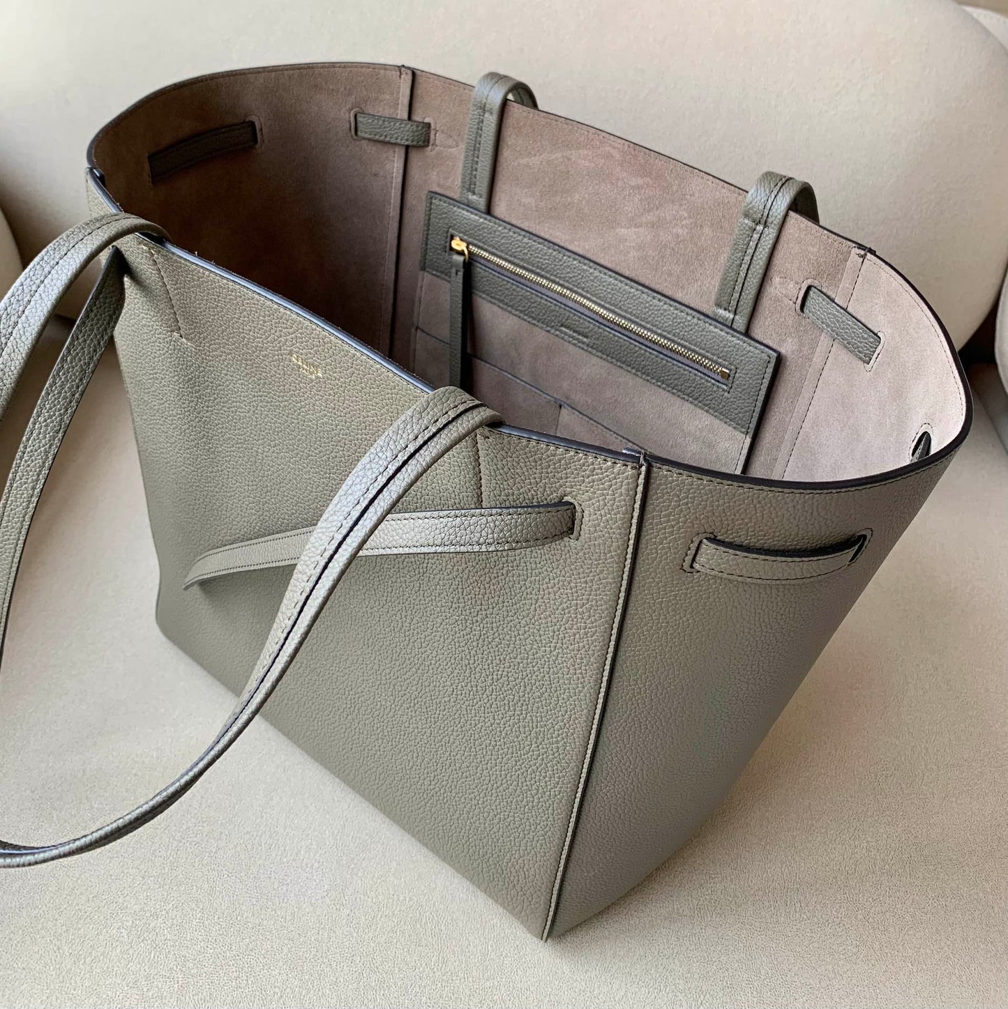 Top Quality Cabas Phantom In Soft Grained Brown Small Travel Bag