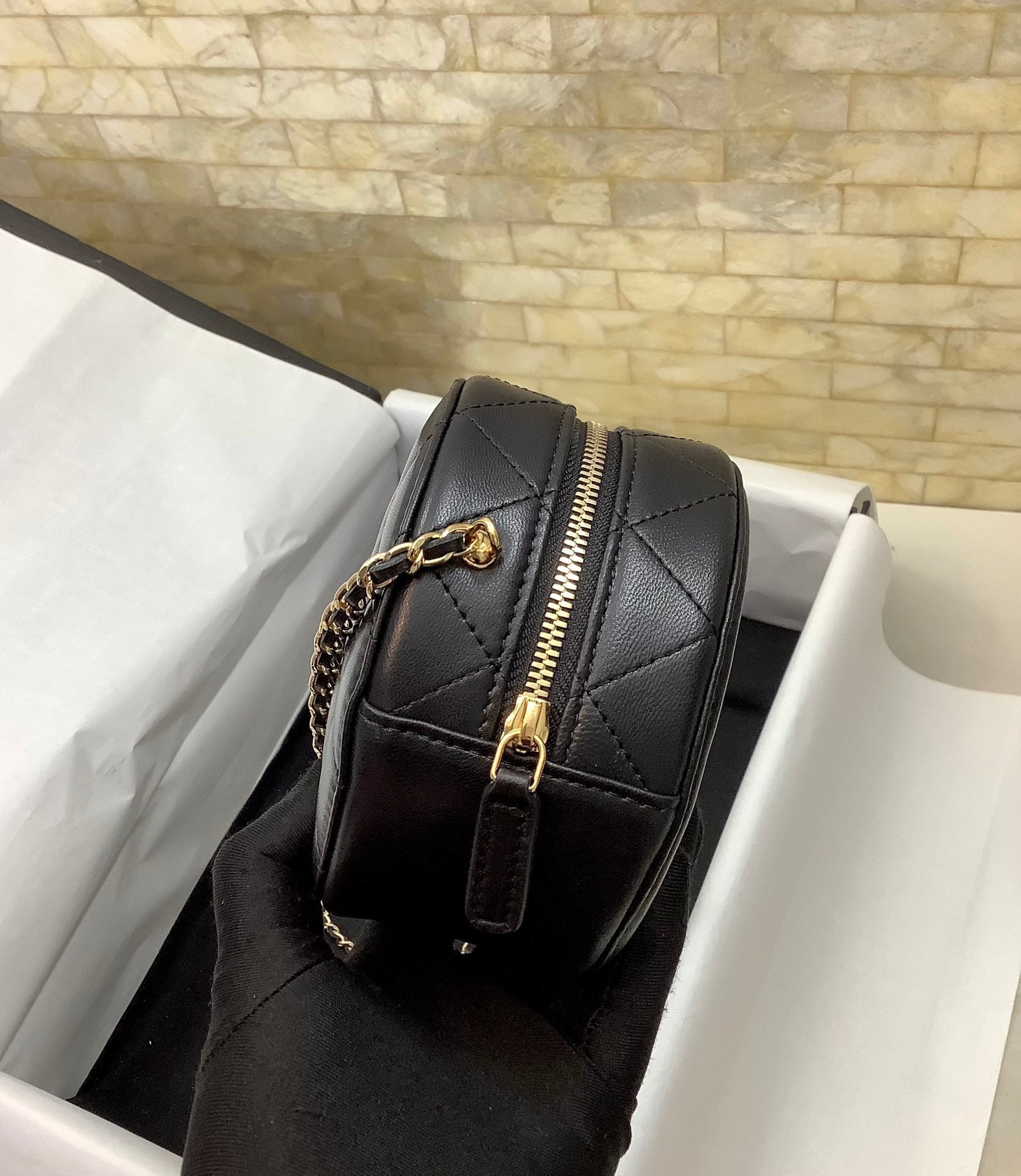 CHLRound Sling Toned 4.7in 12cm Gold Handbag