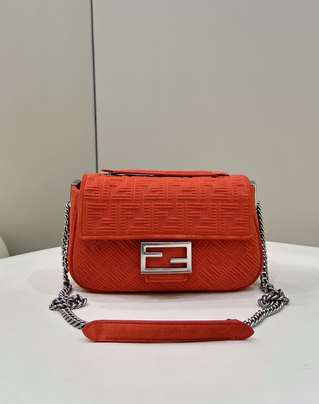 Fendi Top QualityTop Quality Baguette Midi Red Chain FF Handbag