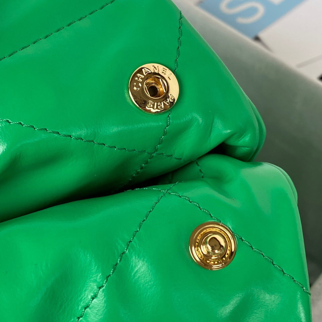 CHL 22 Hardware Shiny , Green Gold Shoulder Bag