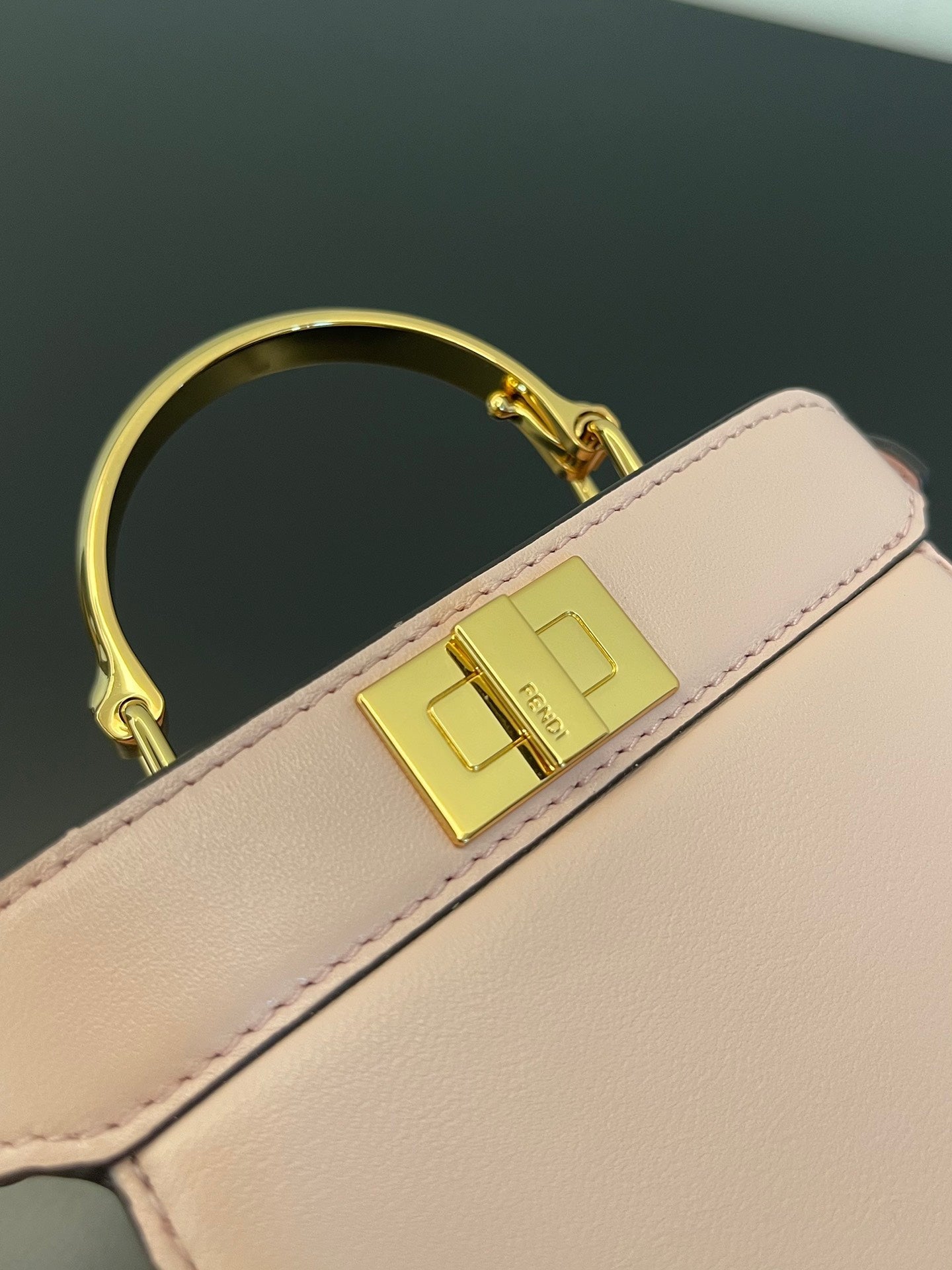 Top QualityTop Quality Peekaboo ISeeU Pink Handbag