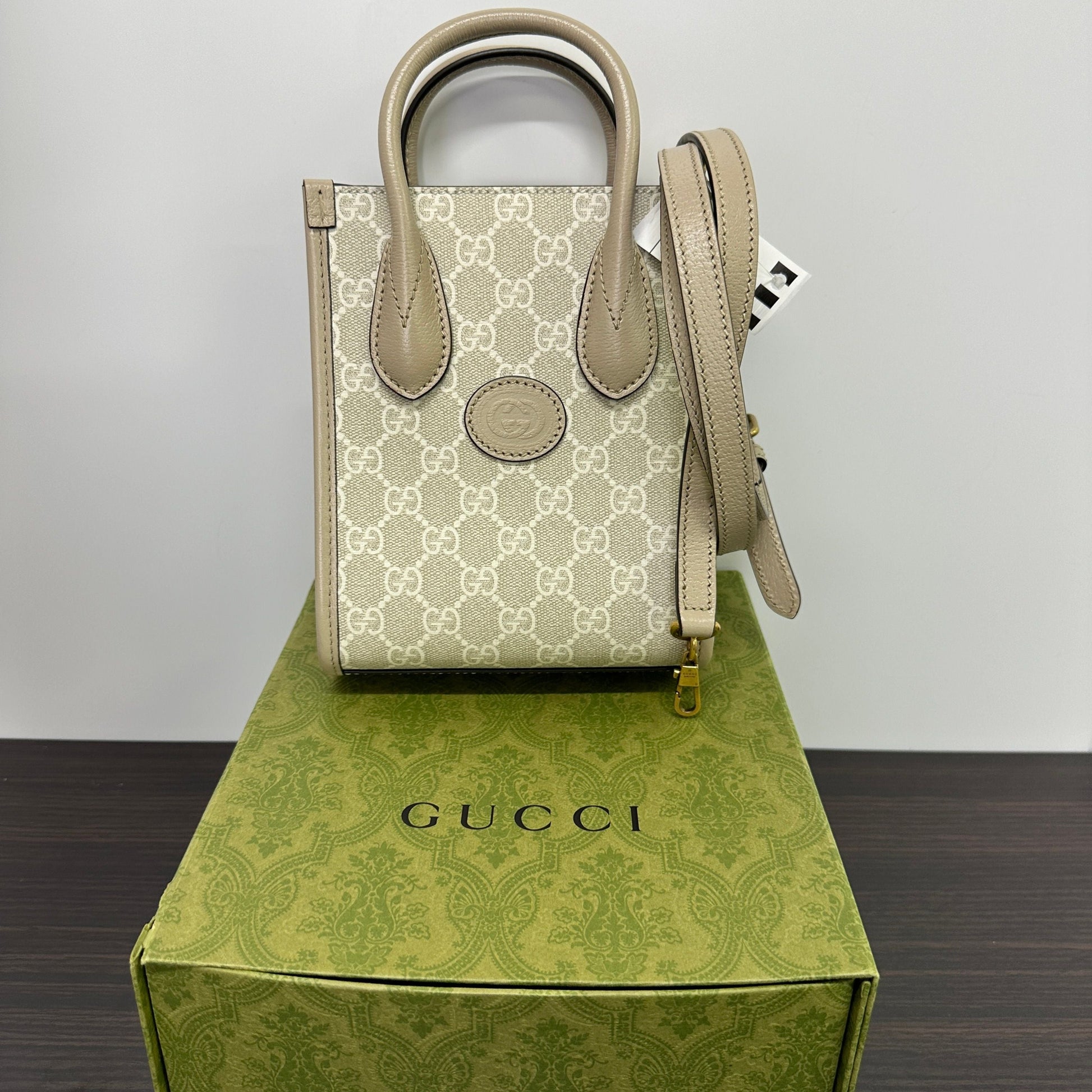 Gucci GG Supreme Handbag Beige Plastic LB121136