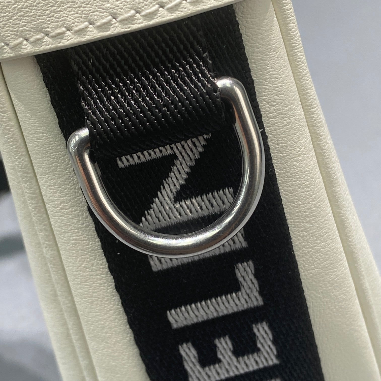 Top Quality Metop Qualityum Ava Bag With White Travel Bag
