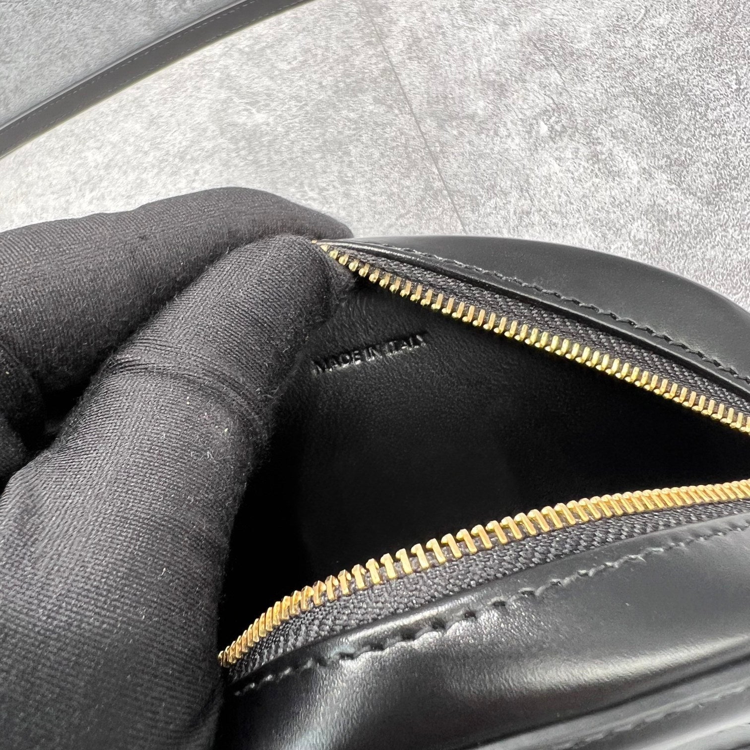 Top Quality Crossbody Oval Purse Cuir Triomphe Black Crossbody Bag 10I703Dpq38No 4225