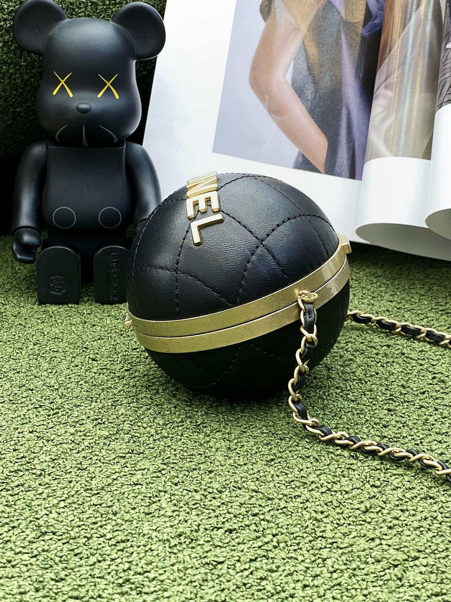 CHL Ball 23.5cm 9.25in Black Gold Chain Travel Bag