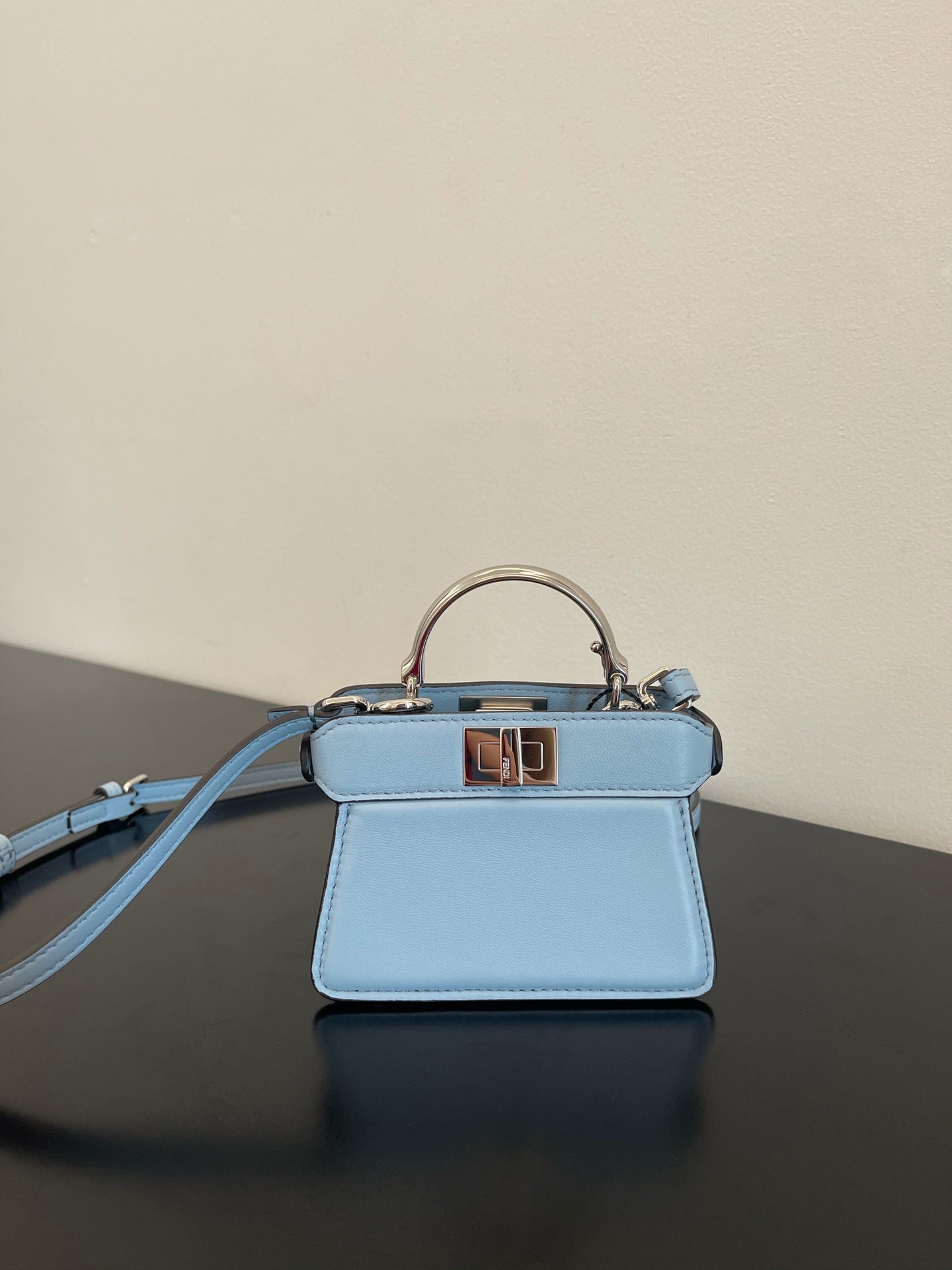 Top QualityTop Quality Peekaboo ISeeU Blue Handbag