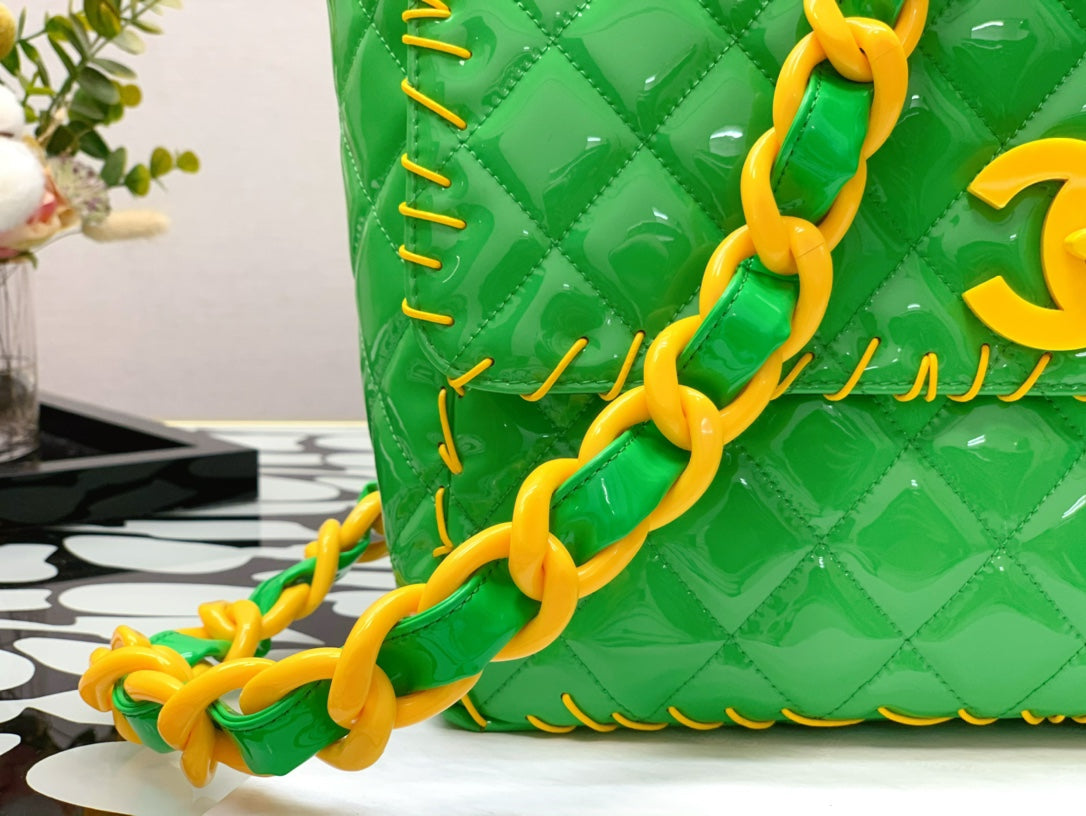 CHLVinyl Classic Yellow 29cm 11.5in Green Shoulder Bag