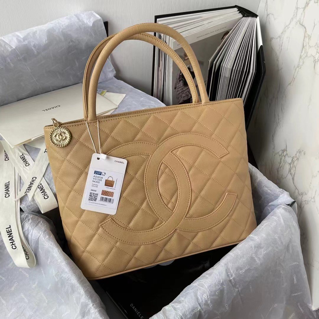 CHLMedallion 29cm 11in Beige Shoulder Bag