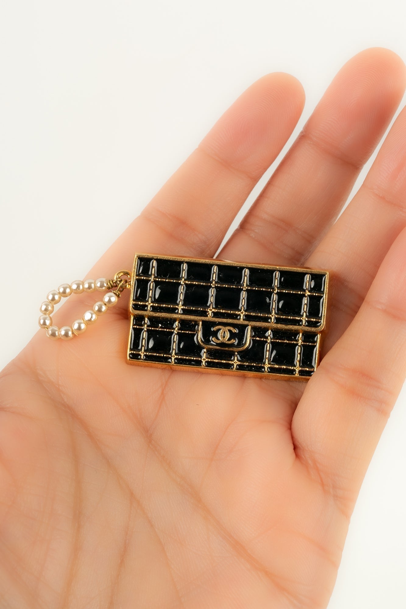 Broche / Pins "sac ?† main" Chanel