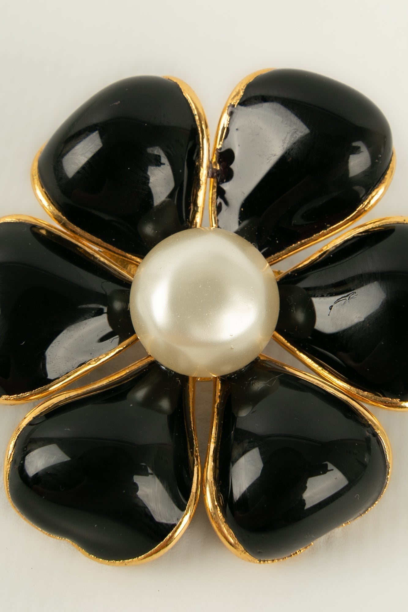 Broche cam?©lia Chanel Automne