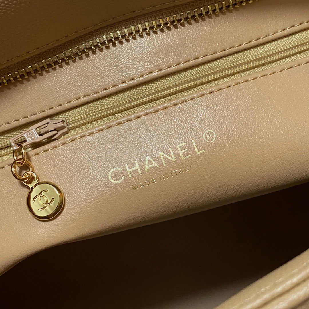 CHLMedallion Hardware Caviar Yellow , Gold Shoulder Bag