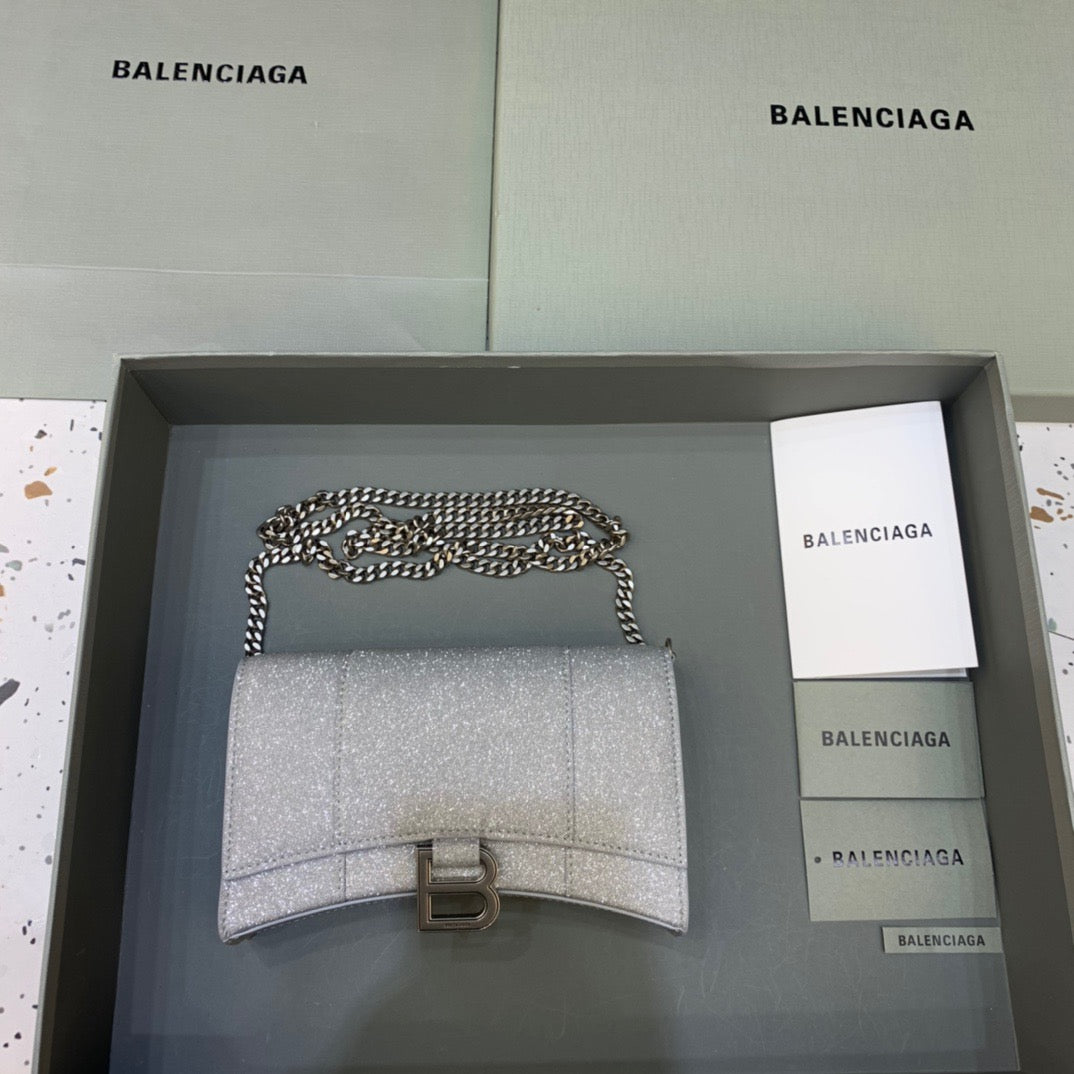 Top Quality Hourglass Wallet On In Grey Chain Crossbody Bag
