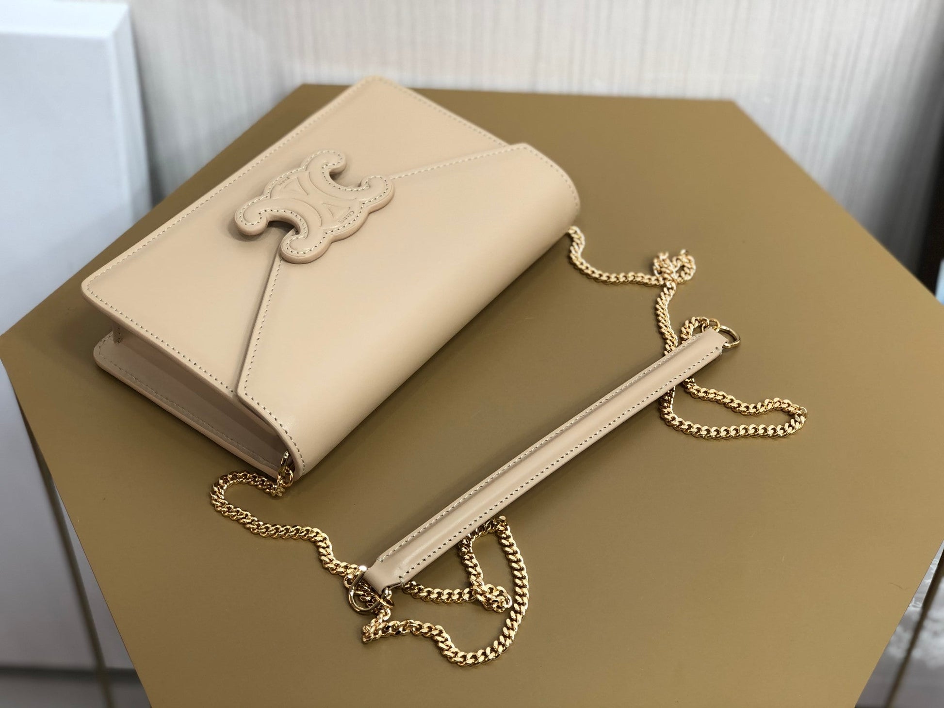Top Quality Wallet On Triomphe For Women Beige Chain Crossbody Bag