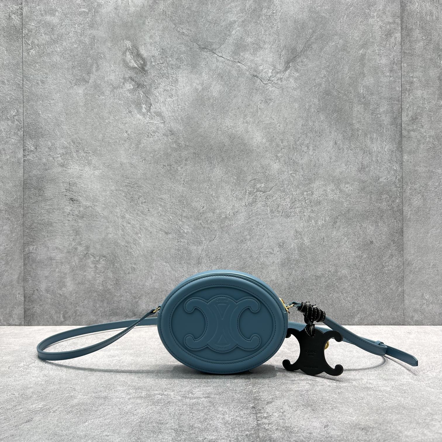 Top Quality Crossbody Oval Purse Cuir Triomphe Blue Crossbody Bag