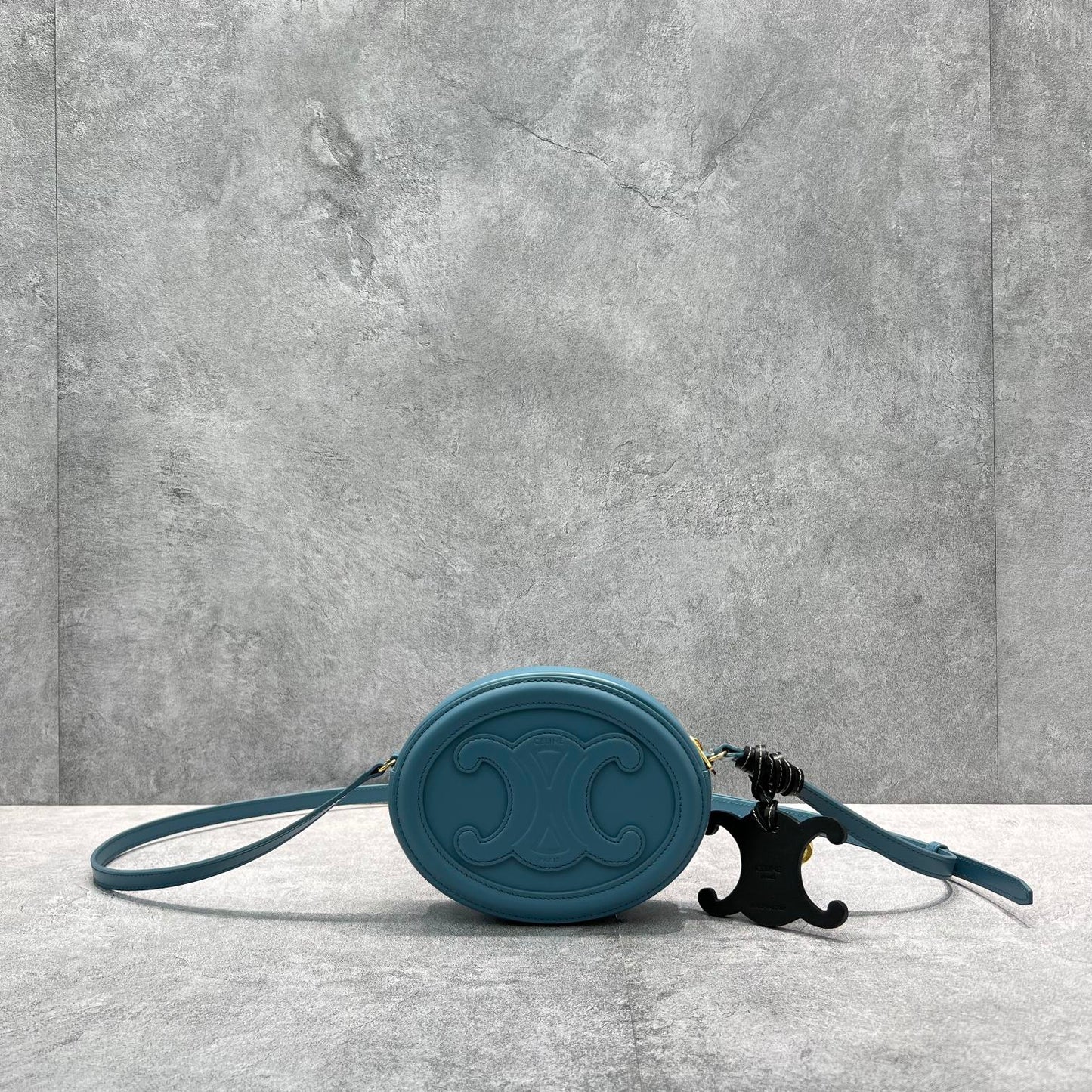 Top Quality Crossbody Oval Purse Cuir Triomphe Blue Crossbody Bag