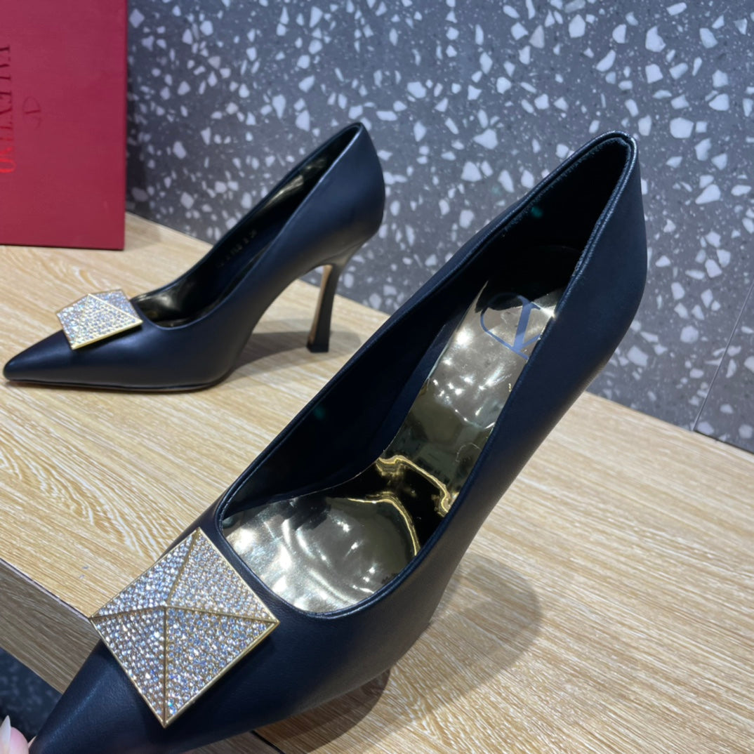 Valentino Garavani One Stud Pump Maxi Black Shoes