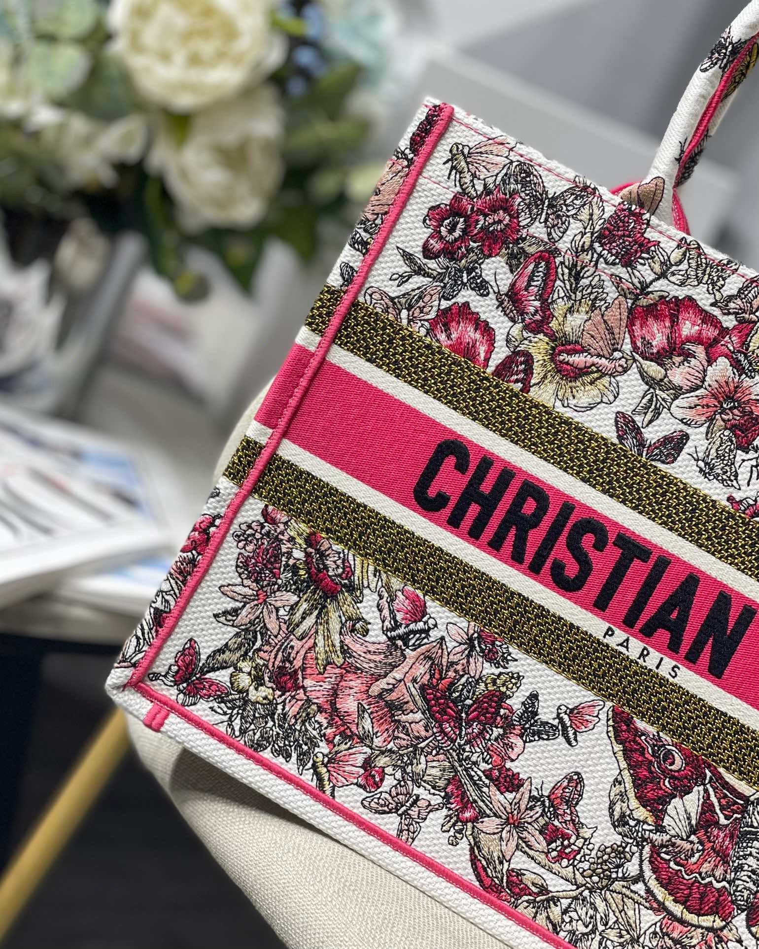 Metop Qualityum Book Cd Pink Multicolor Book Tote Bag