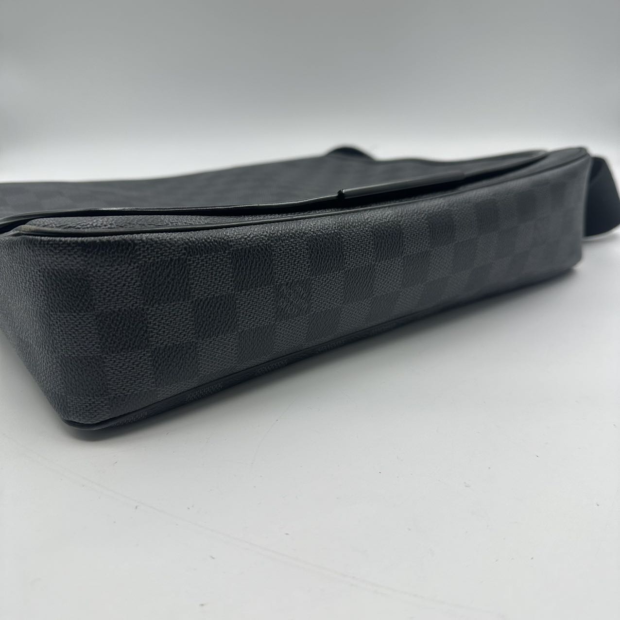Louis Vuitton Damier Graphite Daniel MM Fashion Accessory