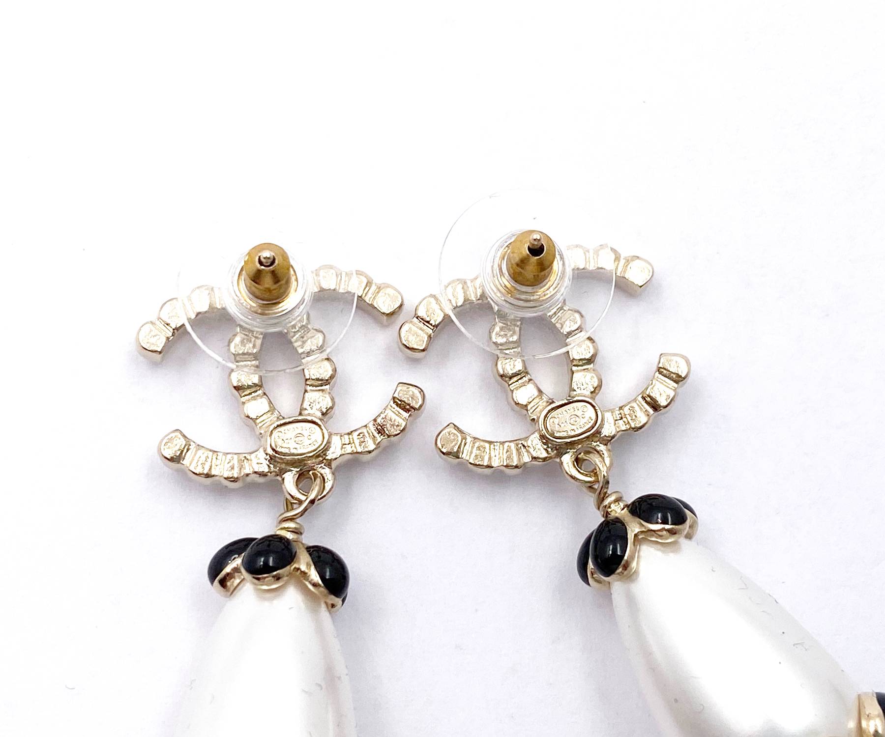 Chanel Brand New Gold Scallop CC Black Flower Pearl Large Piercing Earrings