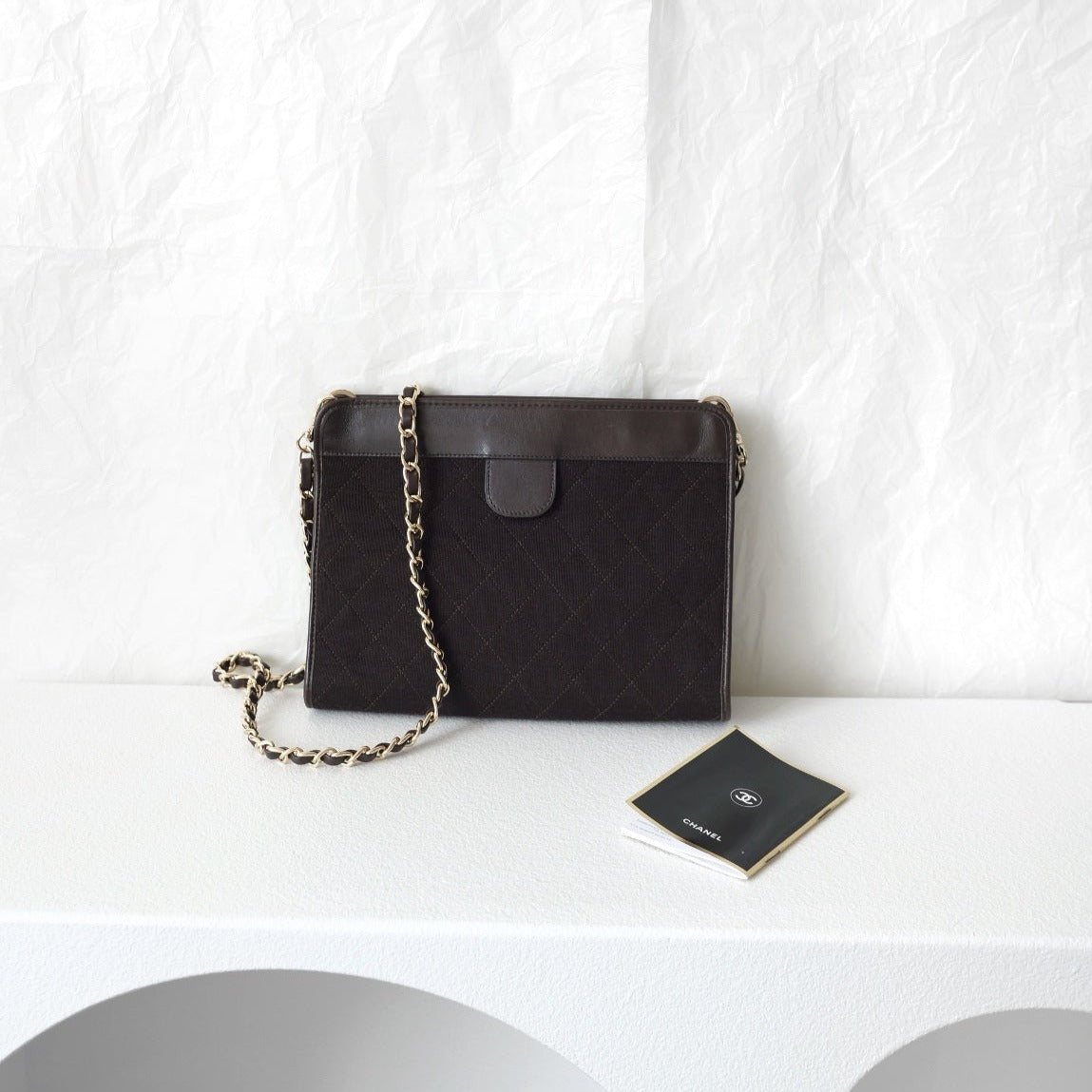 Chanel   brown pouch + chain